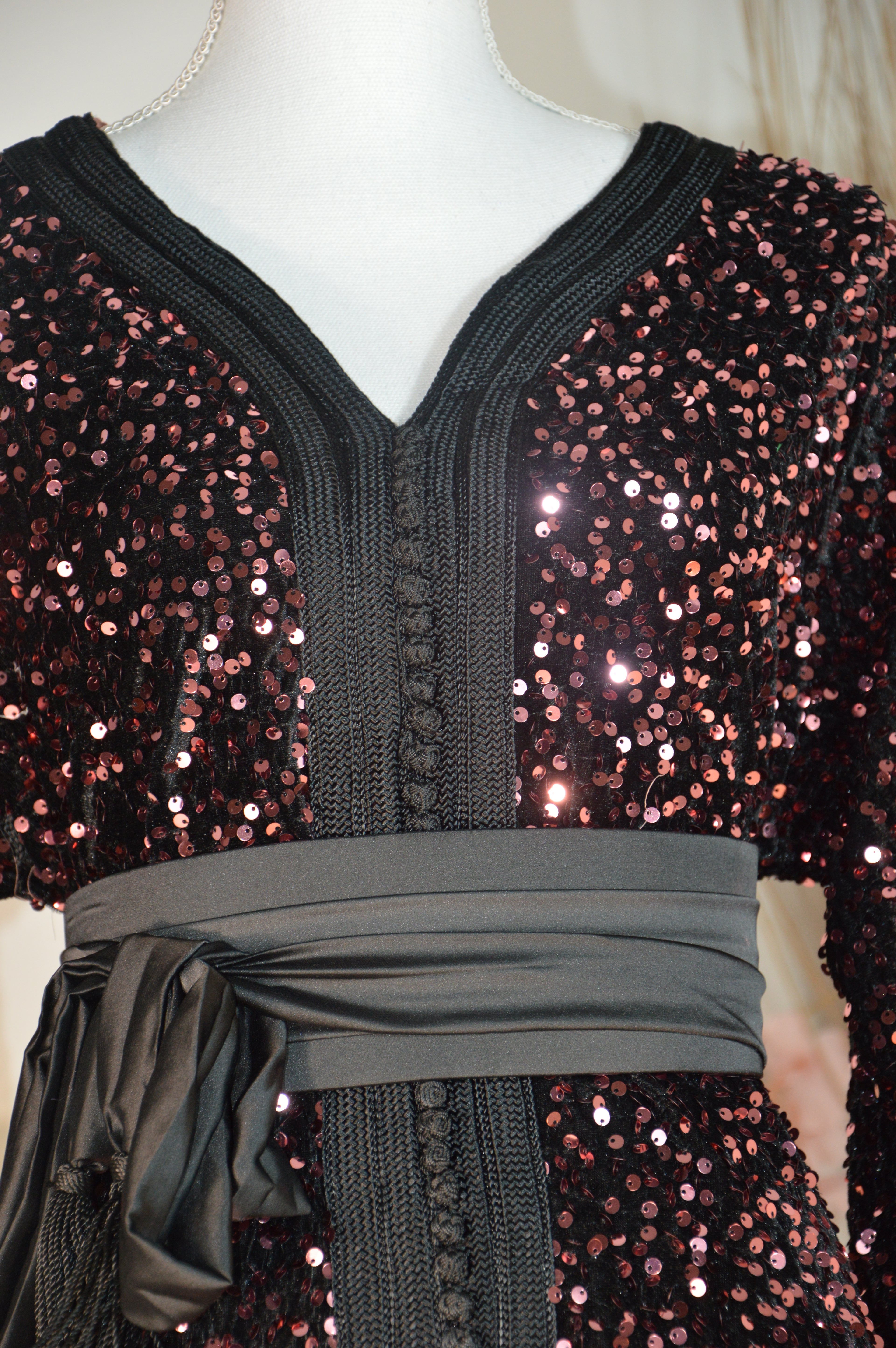 Caftan noire sequins scintillants – Ceinture drapée - Zeynaya Prestige