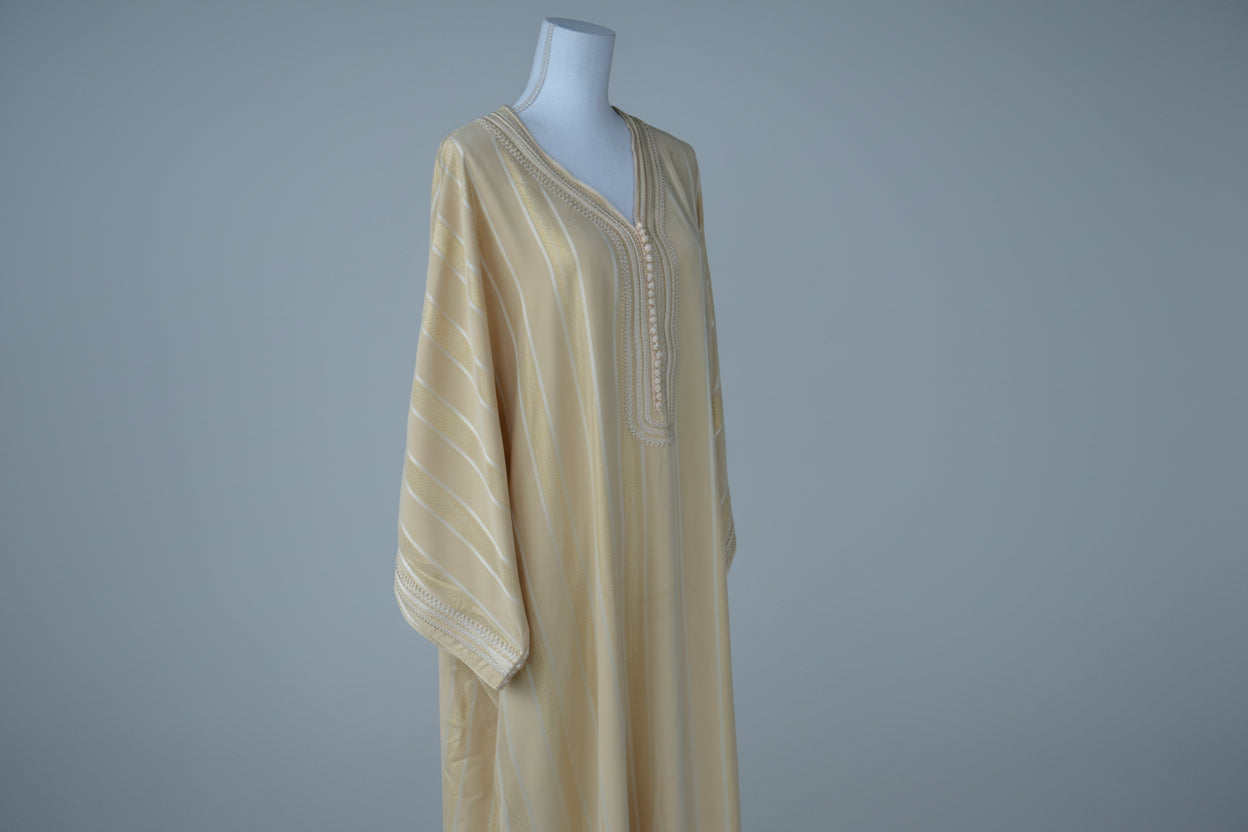 Gandoura Johara Or & Nude – Douceur Dorée & Élégance Marocaine