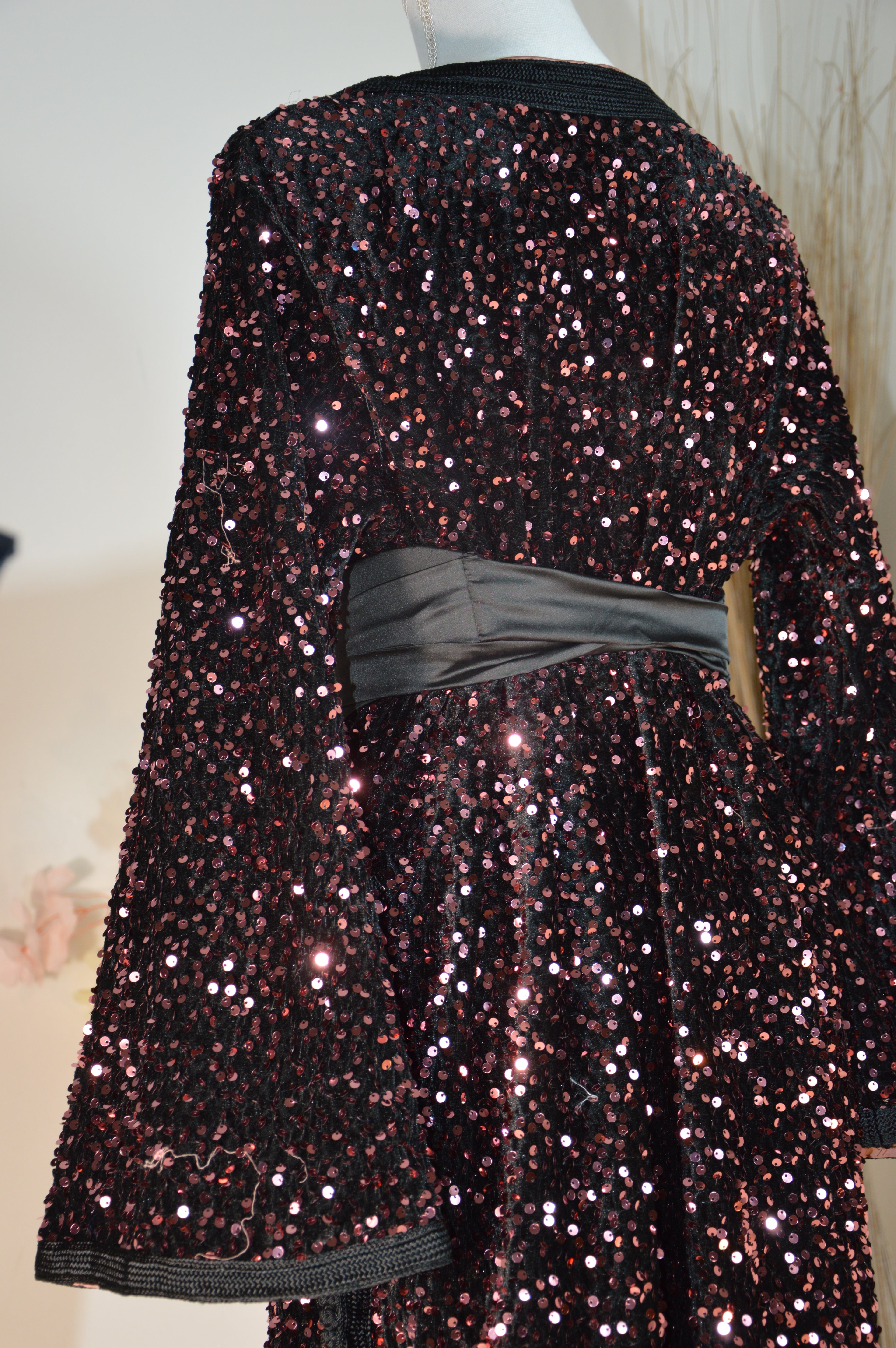 Caftan noire sequins scintillants – Ceinture drapée - Zeynaya Prestige