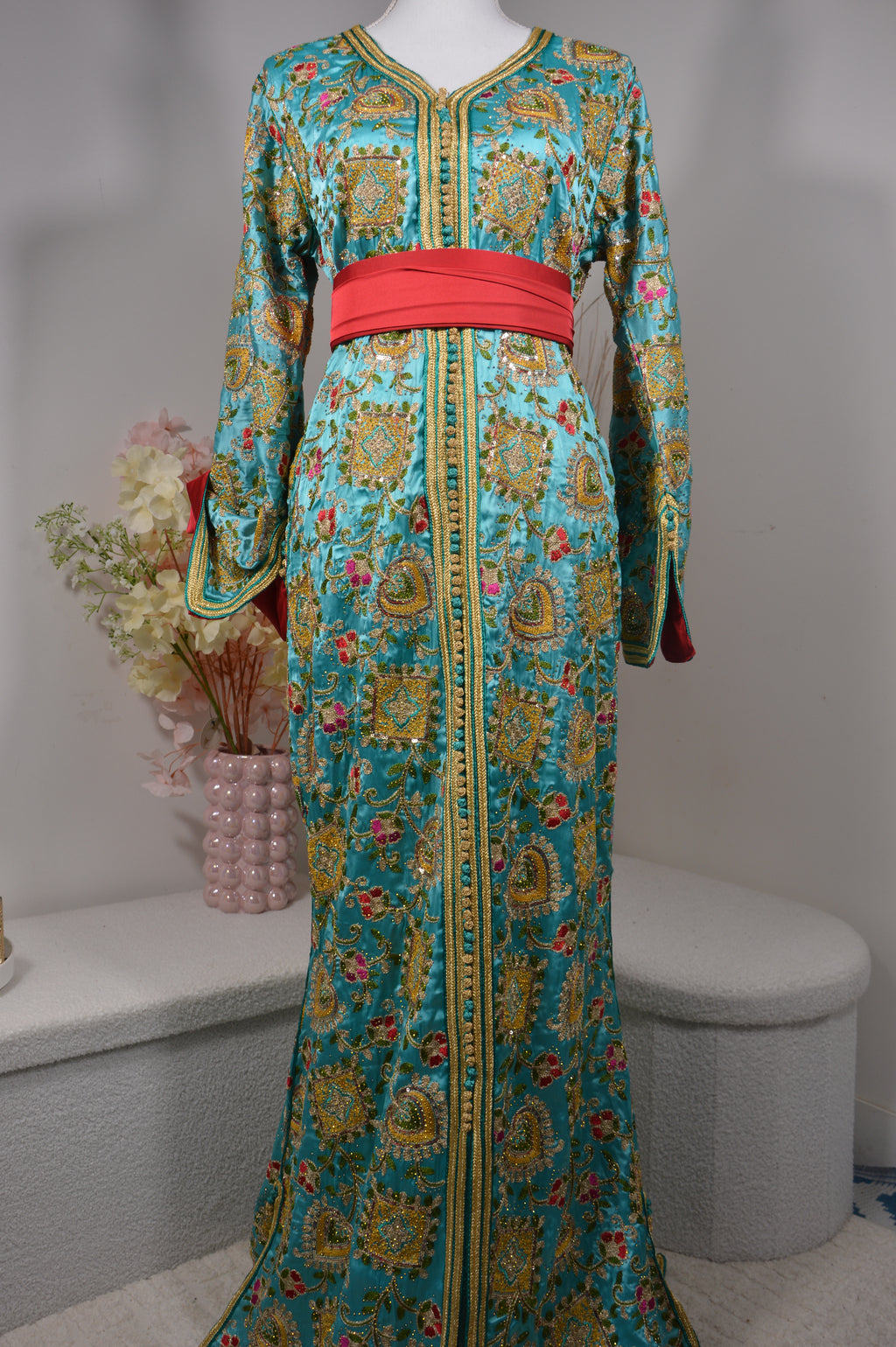 Caftan Sirène Sari Bleu Majestueux – ZEYNAYA Prestige