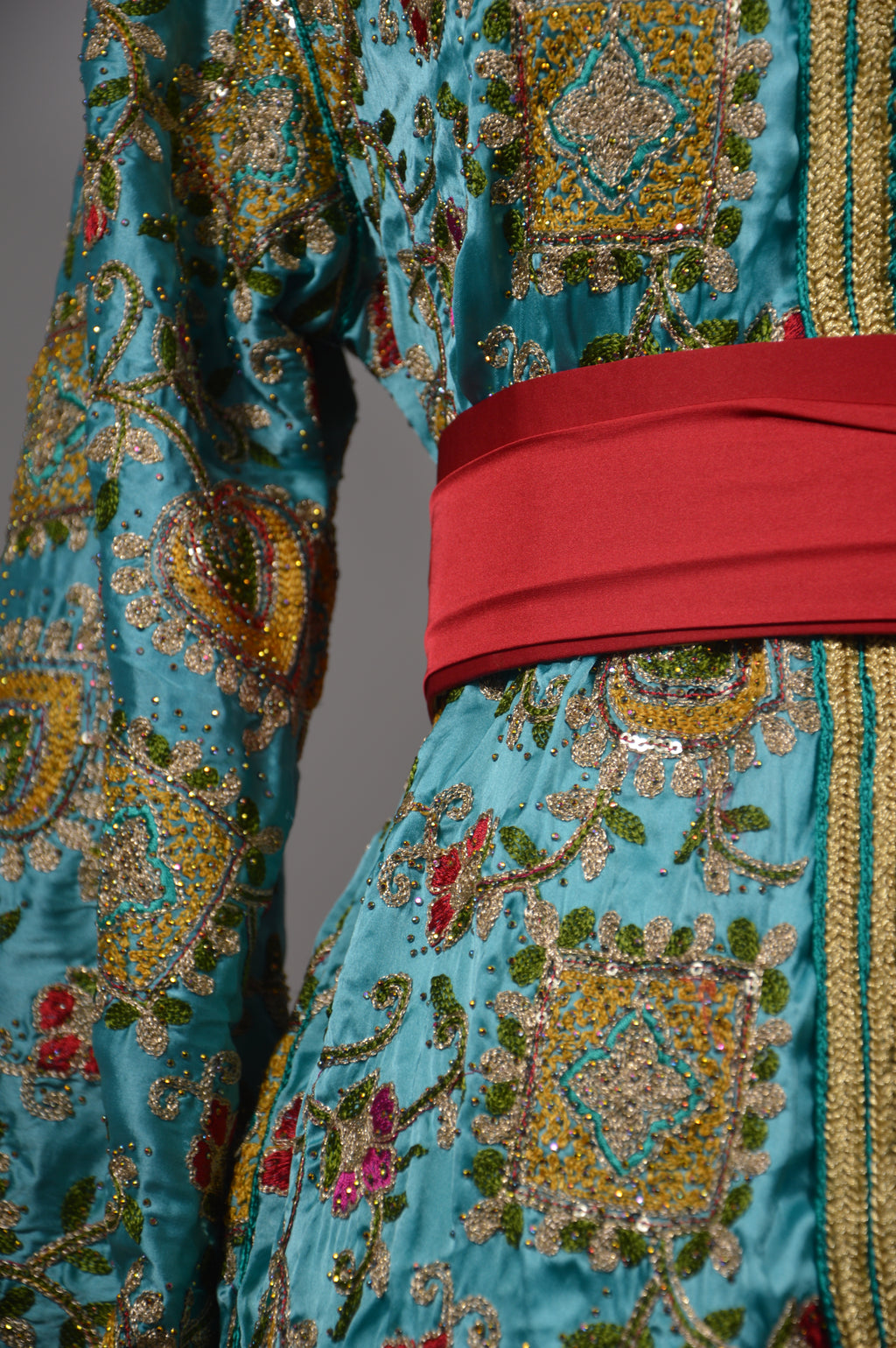 Caftan Sirène Sari Bleu Majestueux – ZEYNAYA Prestige