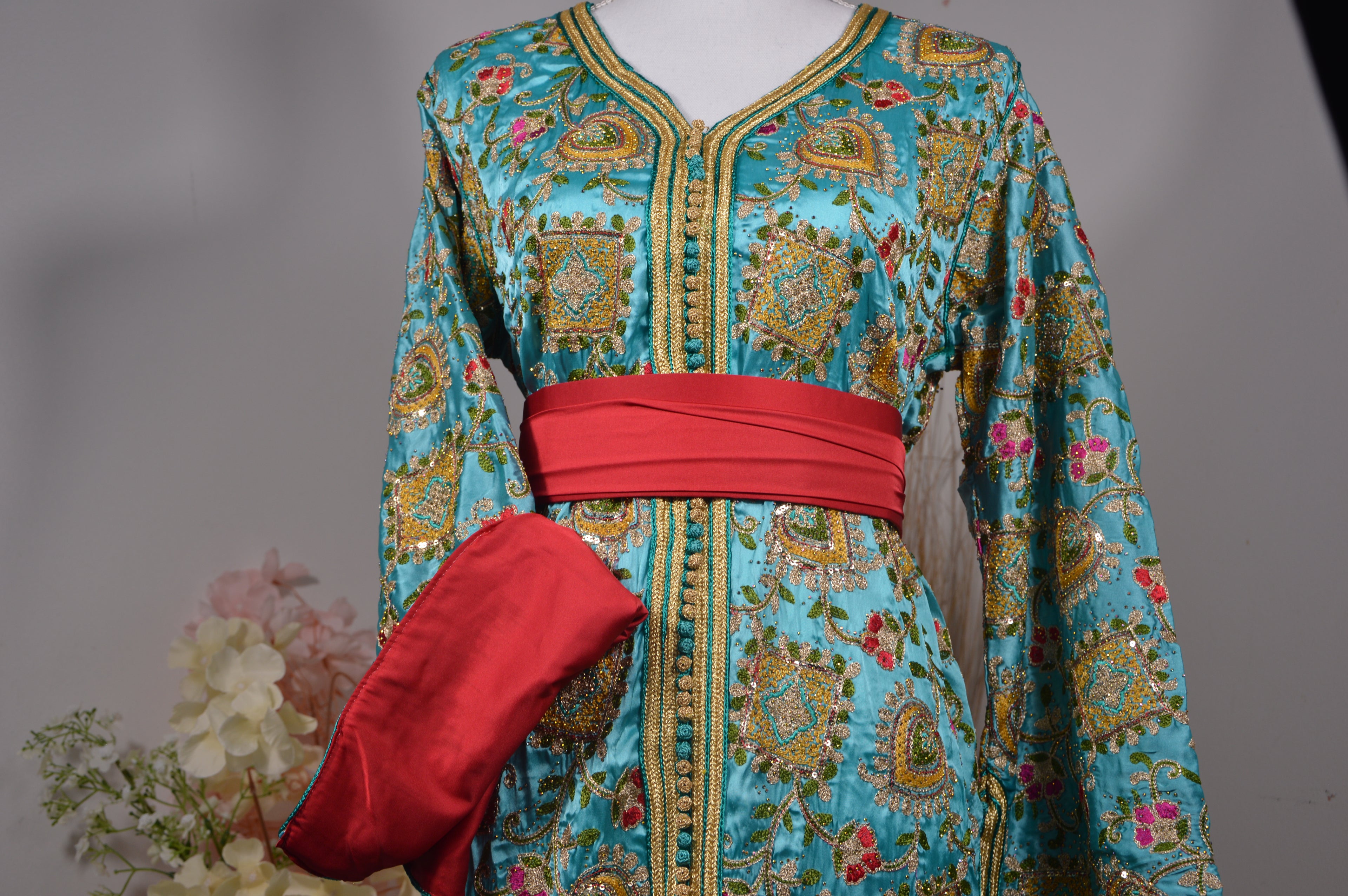 Caftan Sirène Sari Bleu Majestueux – ZEYNAYA Prestige