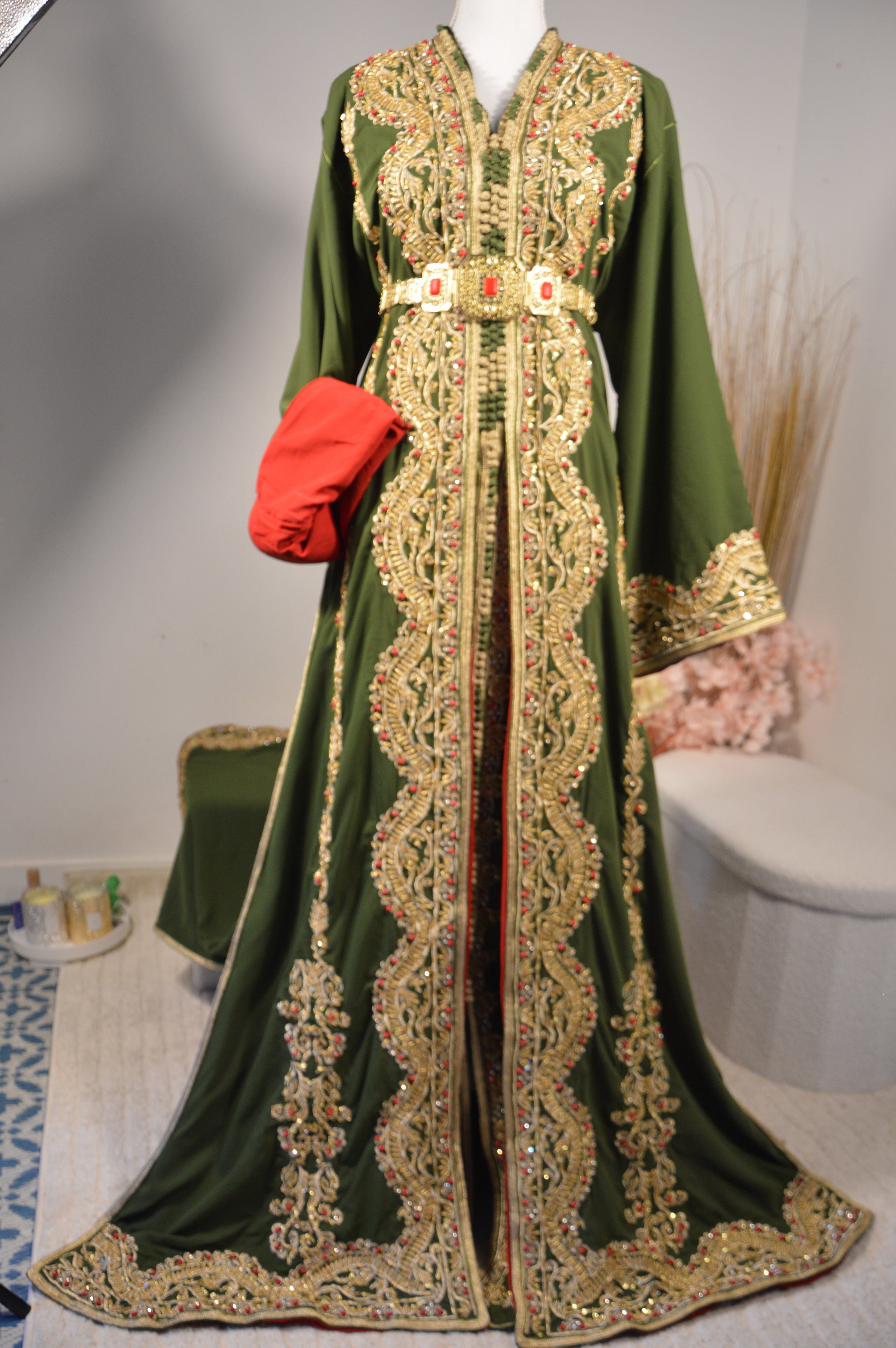 Caftan Mariée Vert Impérial avec Traîne et Broderies Luxueuses