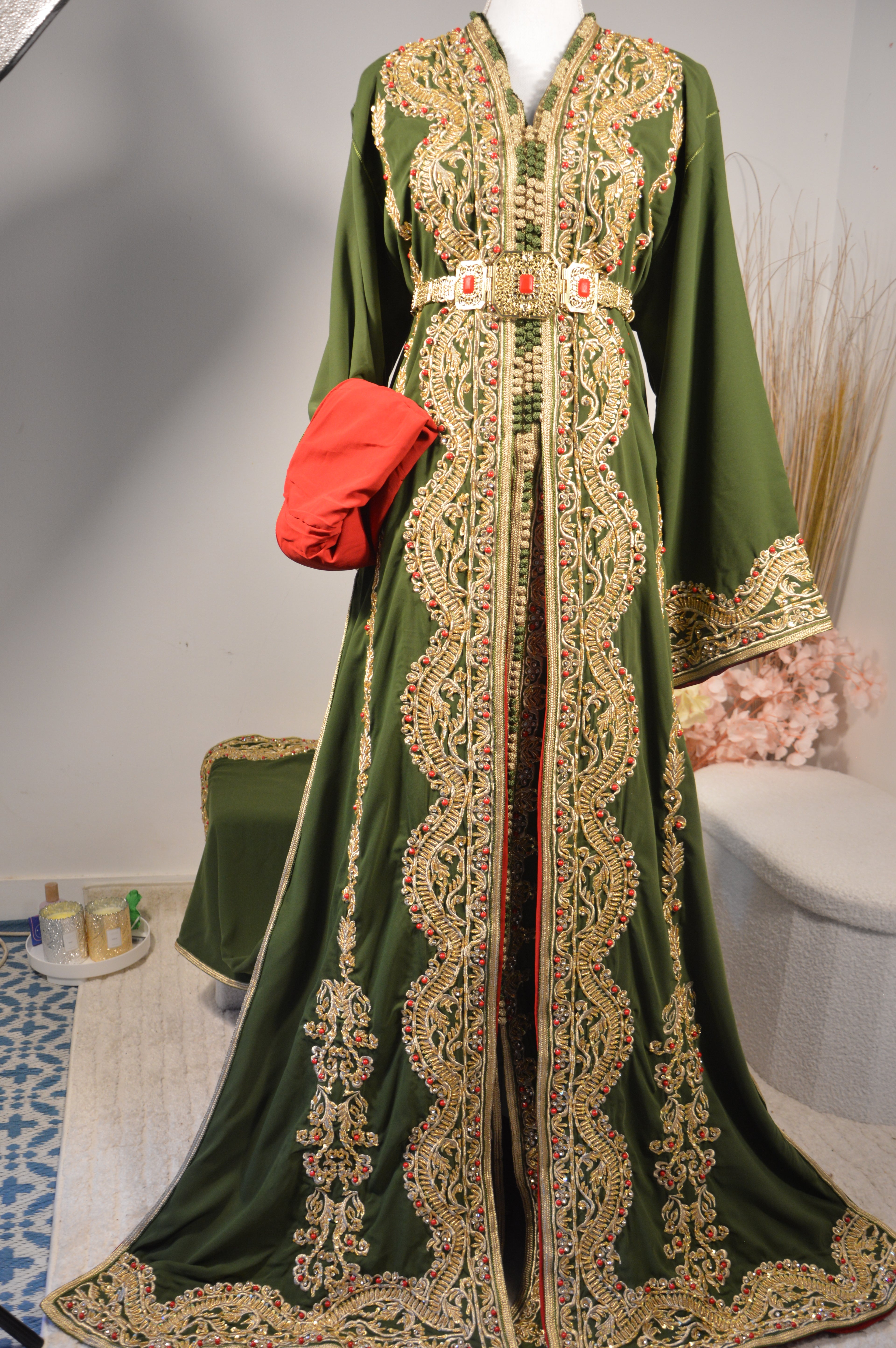 Caftan Mariée Vert Impérial avec Traîne et Broderies Luxueuses