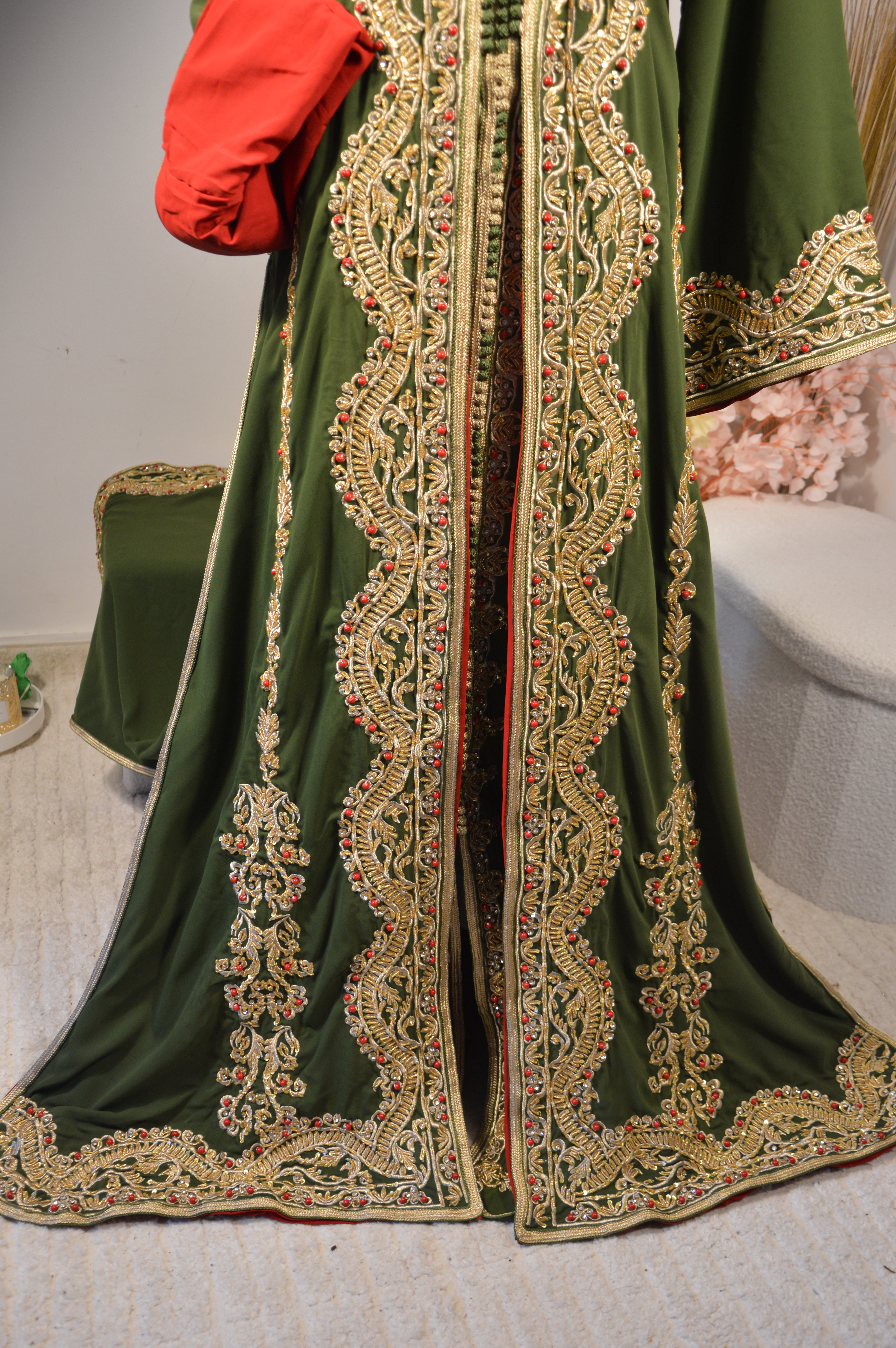 Caftan Mariée Vert Impérial avec Traîne et Broderies Luxueuses