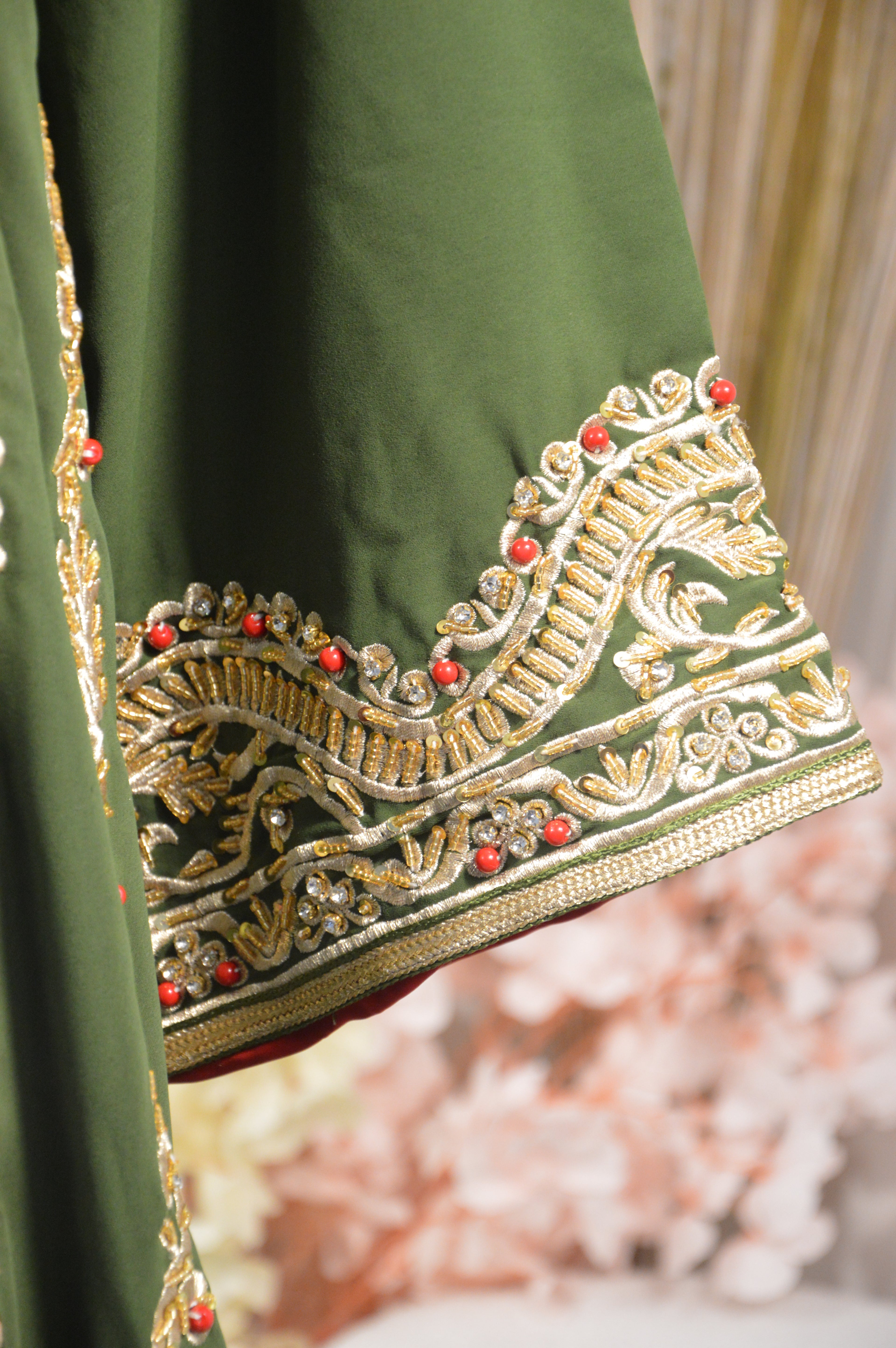 Caftan Mariée Vert Impérial avec Traîne et Broderies Luxueuses