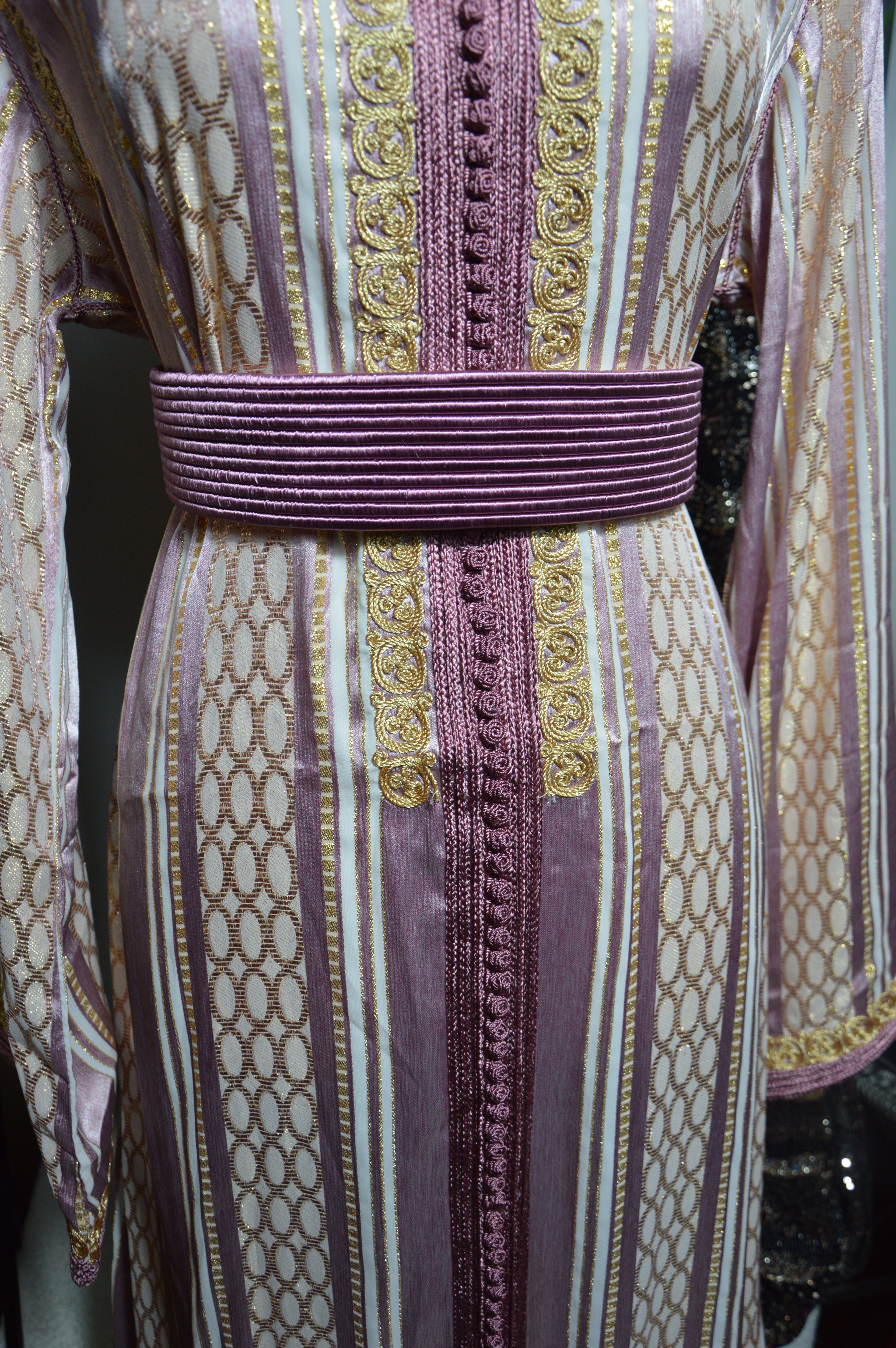 Caftan rose prune avec sfifa et ceinture assortie