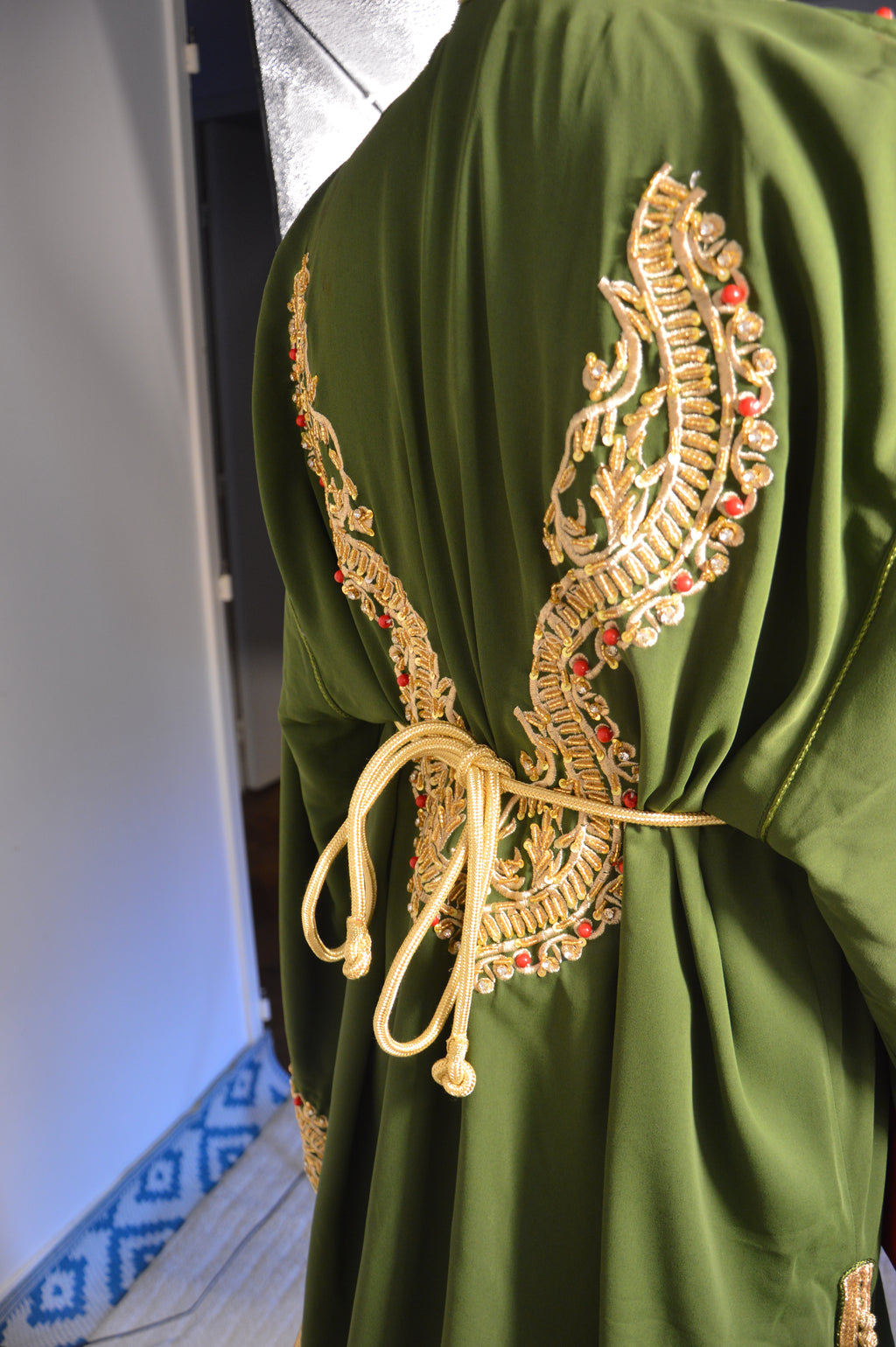 Caftan Mariée Vert Impérial avec Traîne et Broderies Luxueuses