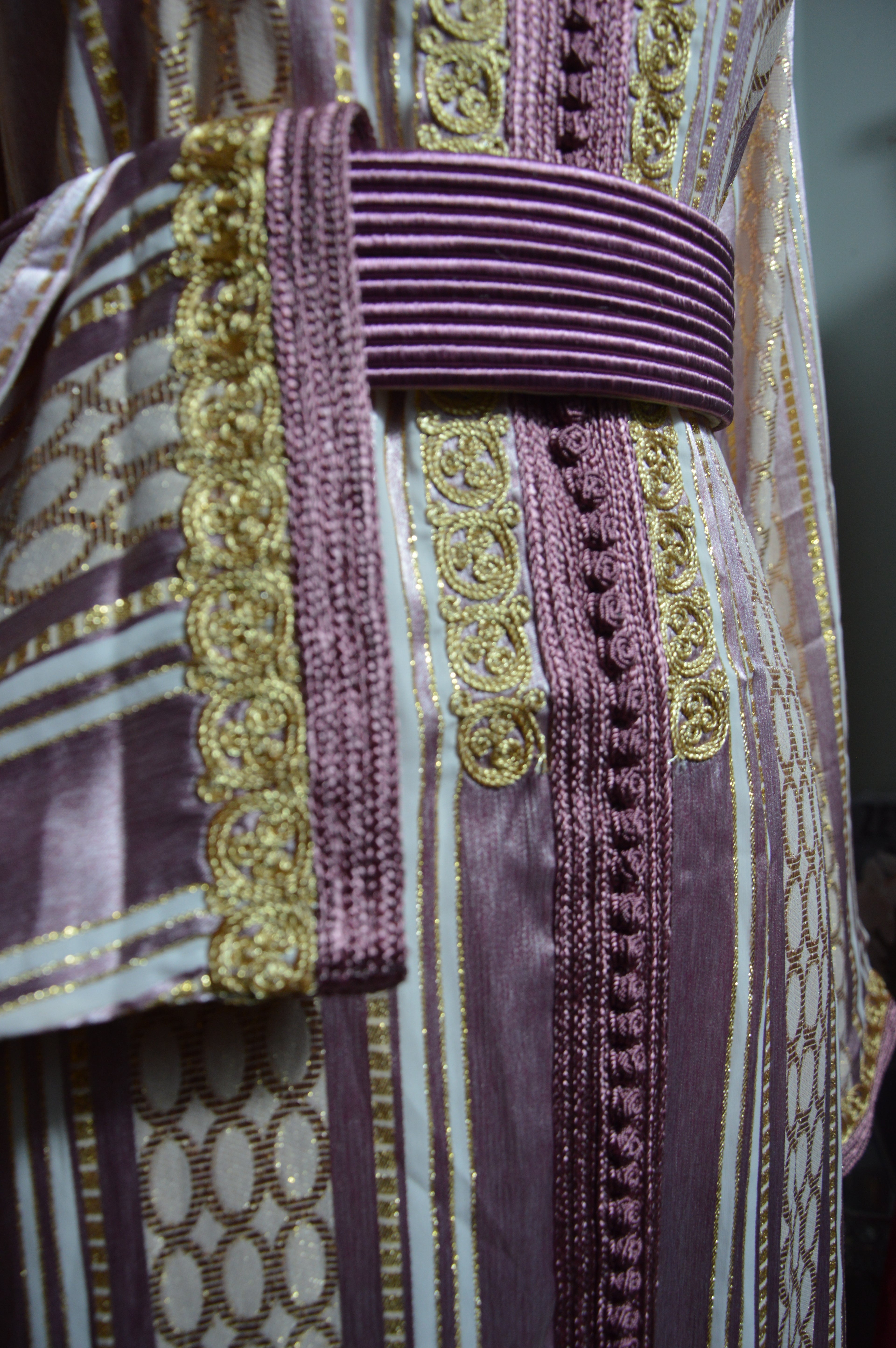 Caftan rose prune avec sfifa et ceinture assortie