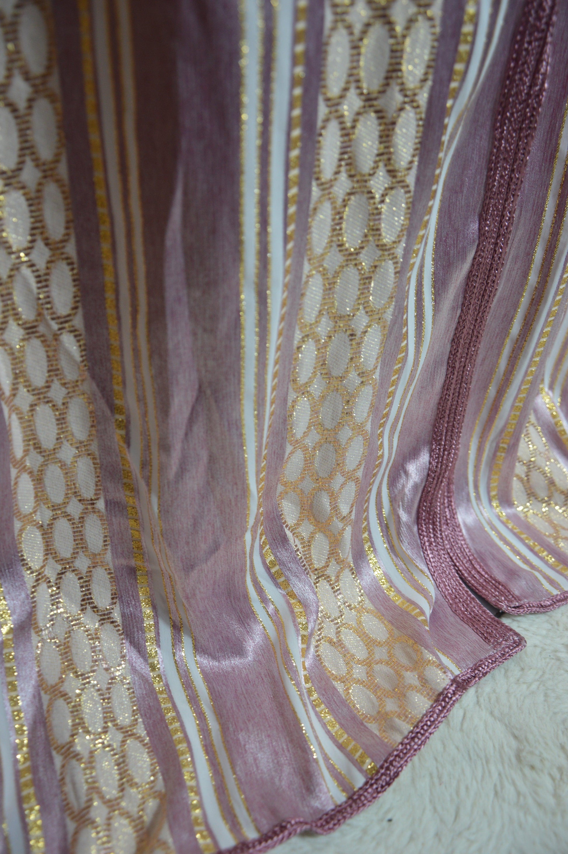 Caftan rose prune luxe - zoom tissu