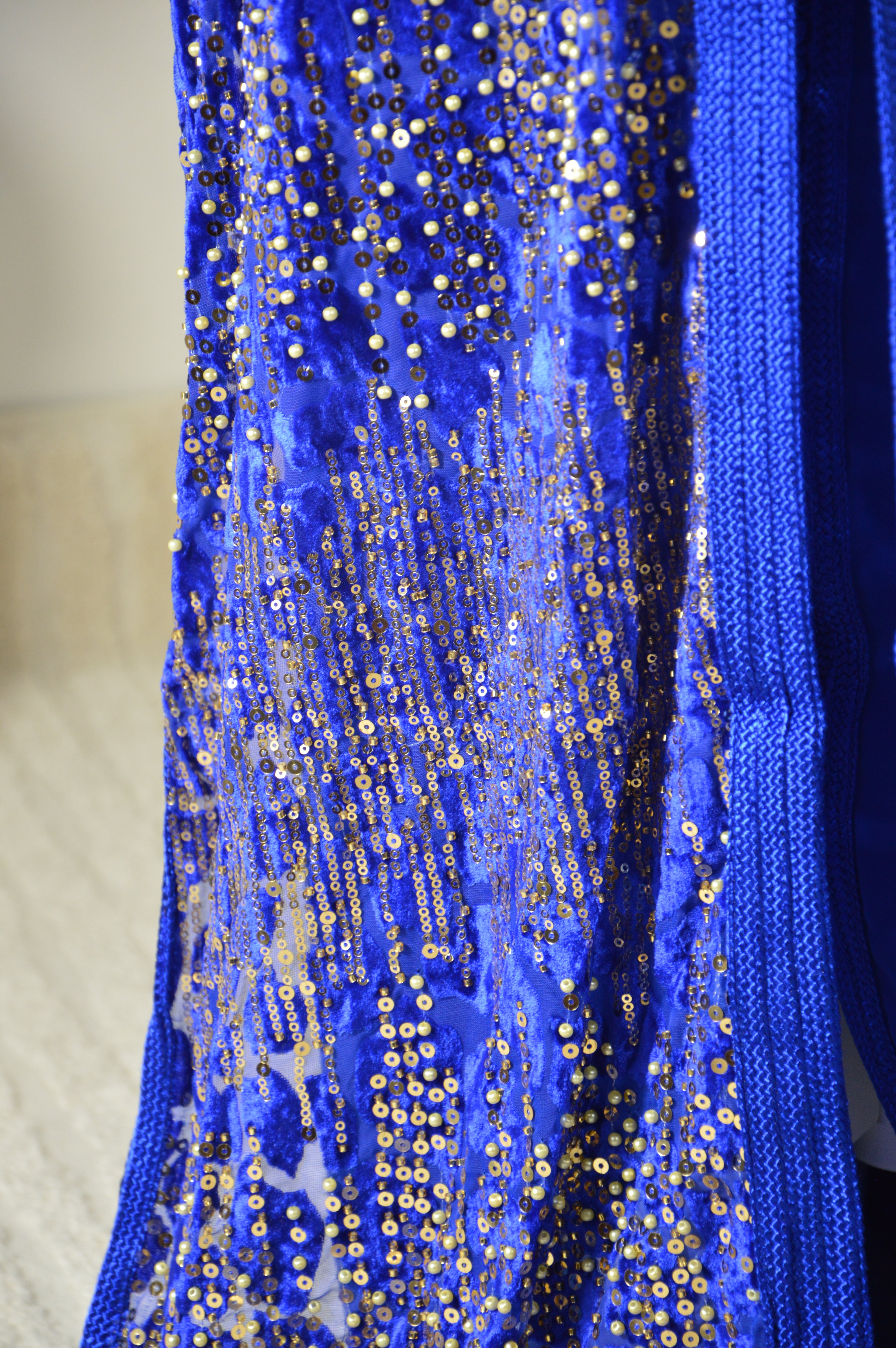 Takchita bleu royal à sequins or – Zeynaya Prestige