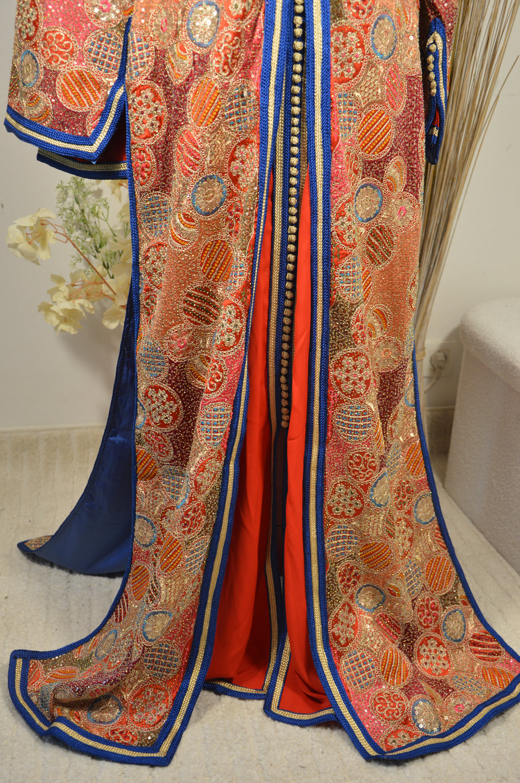 Takchita Sari Rouge or et sfifa Bleu Royal