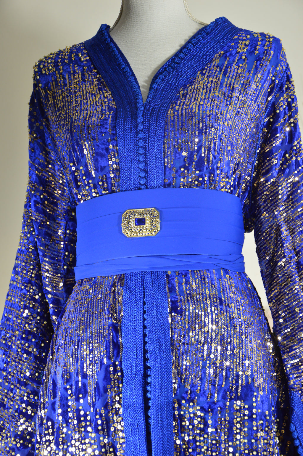 Takchita bleu royal à sequins or – Zeynaya Prestige