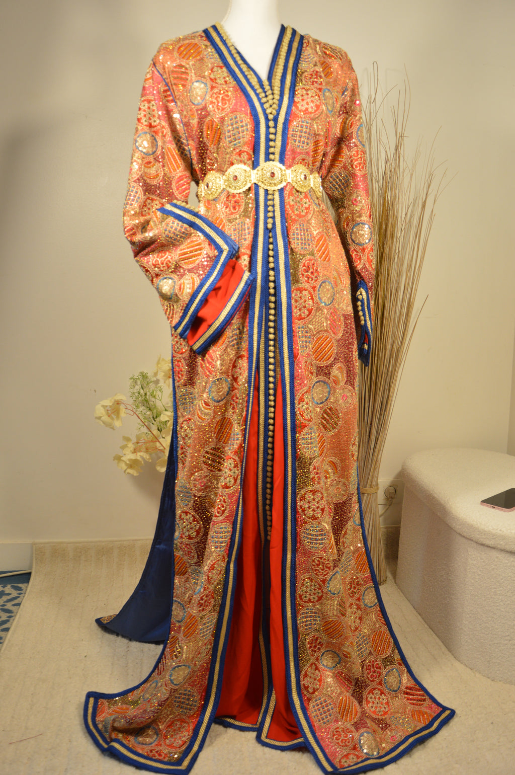 Takchita Sari Rouge or et sfifa Bleu Royal