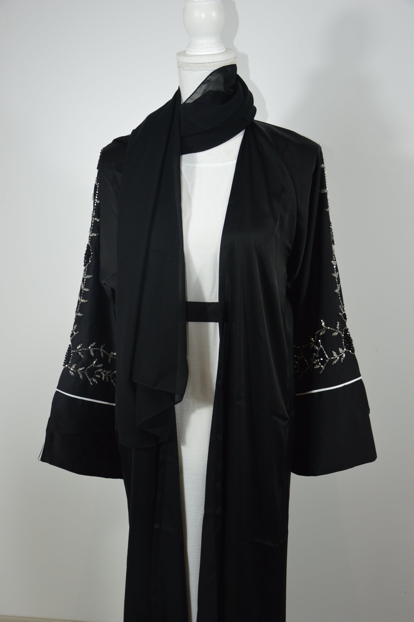 Abaya Kimono Perlé Noir 4 Pièces – Collection Dubaï