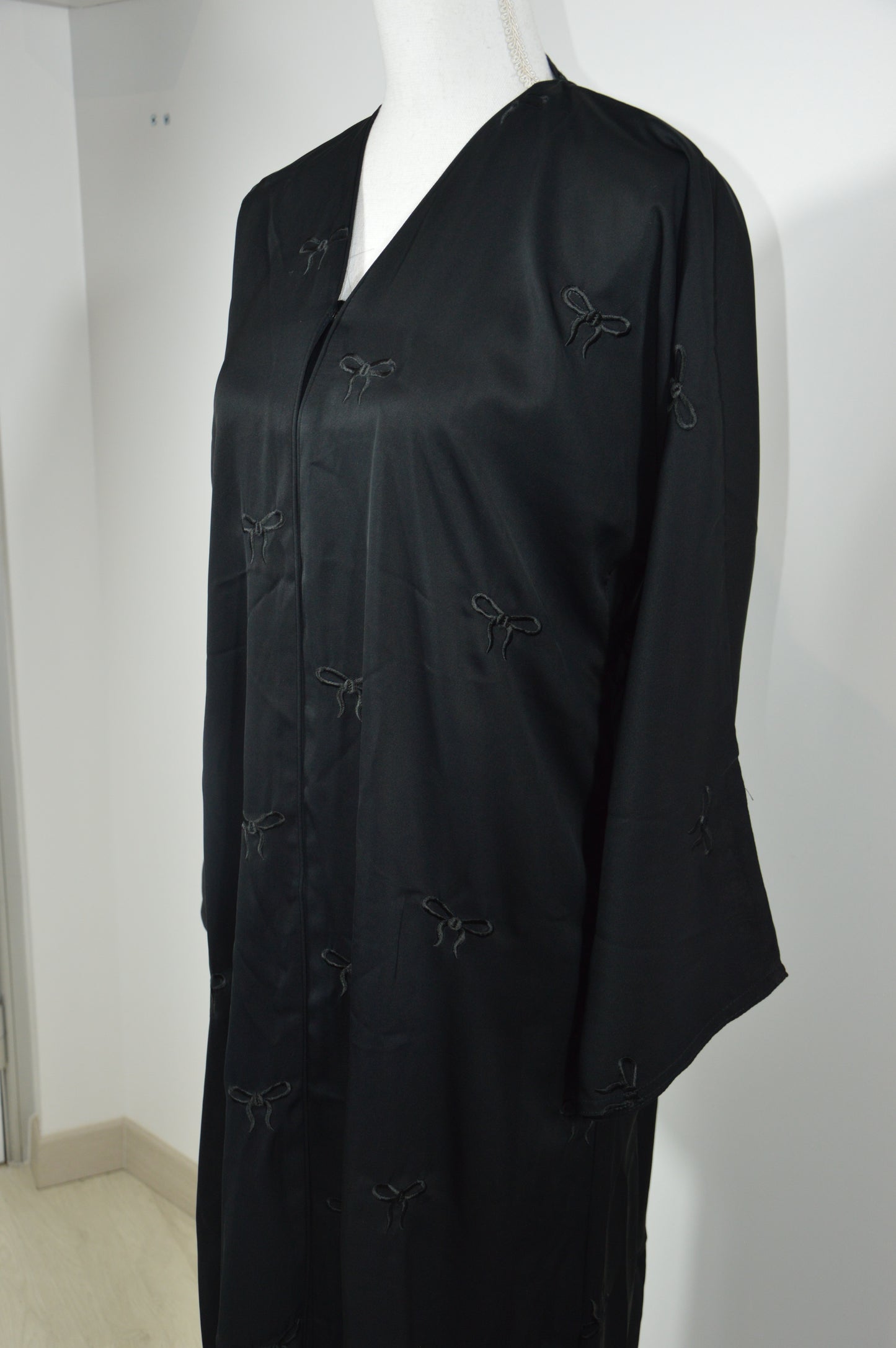 Abaya Nœud Papillon – Élégance Structurée