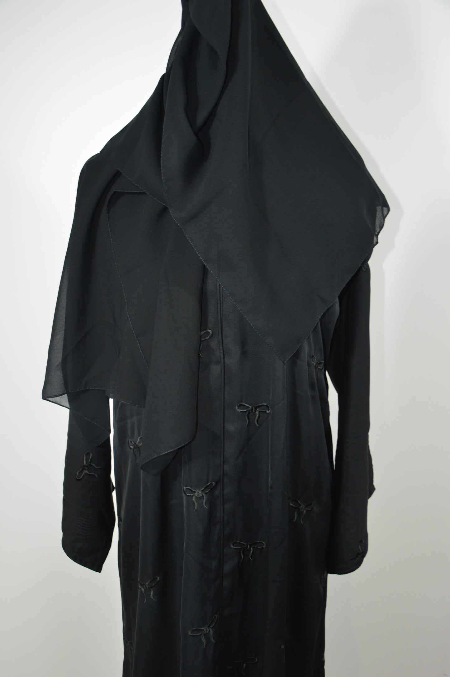 Abaya Nœud Papillon – Élégance Structurée