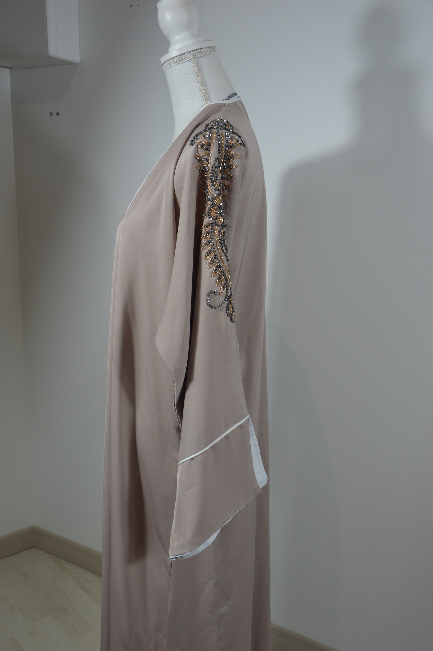 Abaya beige Perlé - collection Dubai