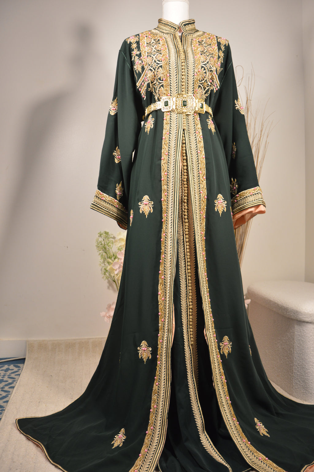 Takchita Col Montant Vert Sapin “Élégance Majestueuse”