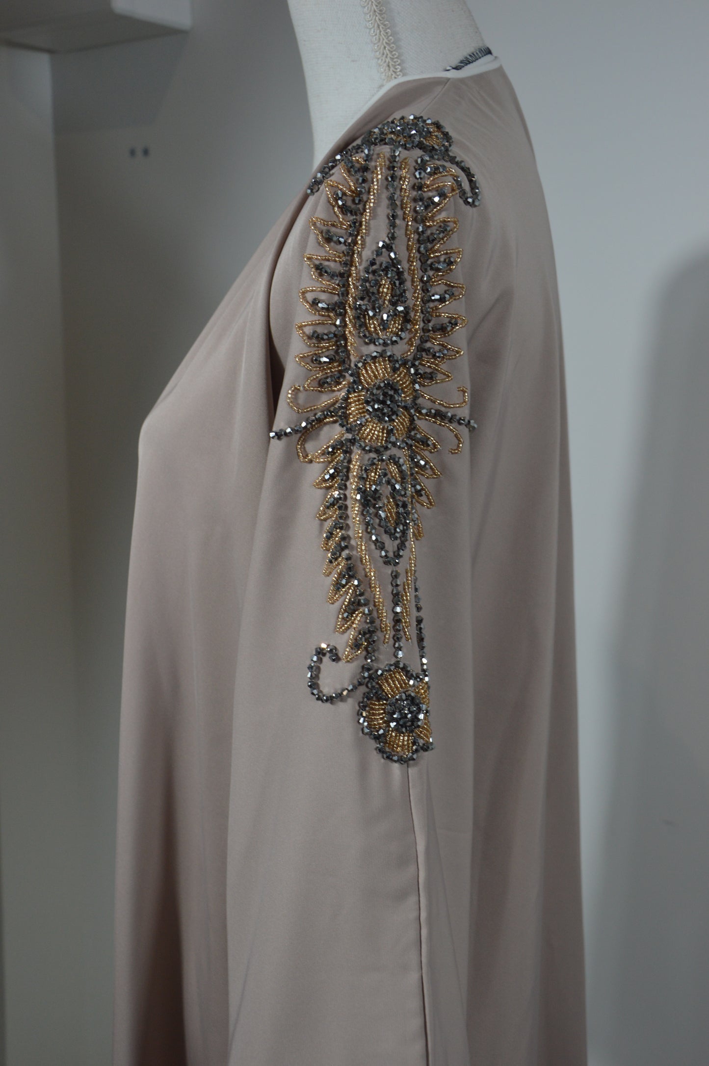 Abaya beige Perlé - collection Dubai
