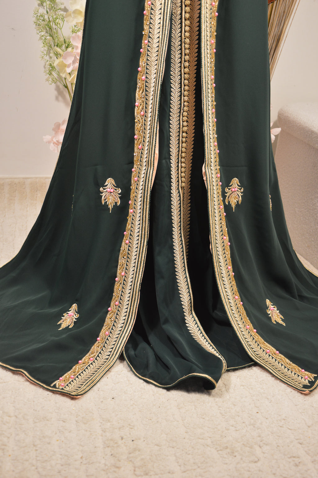 Takchita Col Montant Vert Sapin “Élégance Majestueuse”