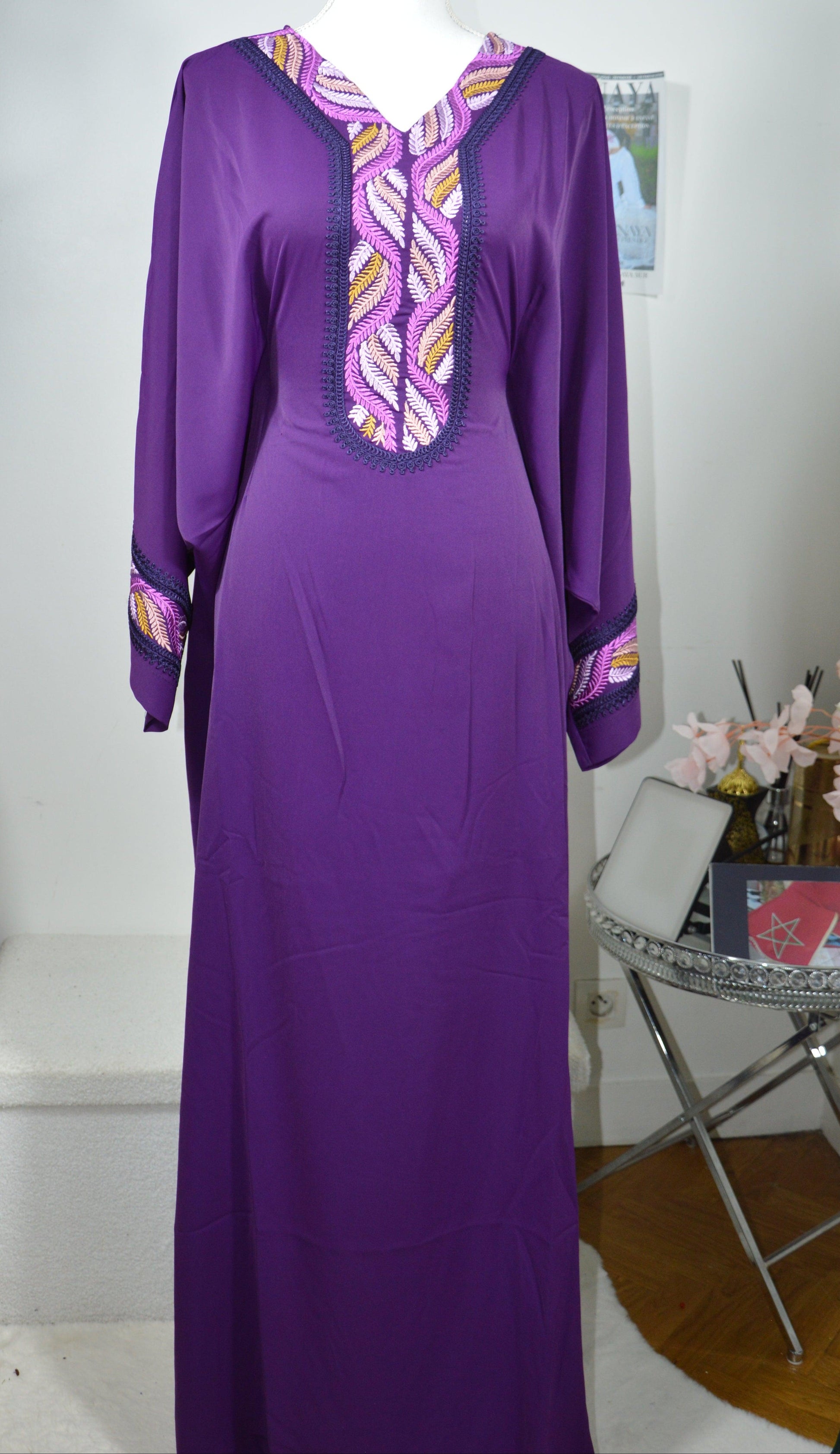 Gandoura farasha violet brodé vue d'ensemble