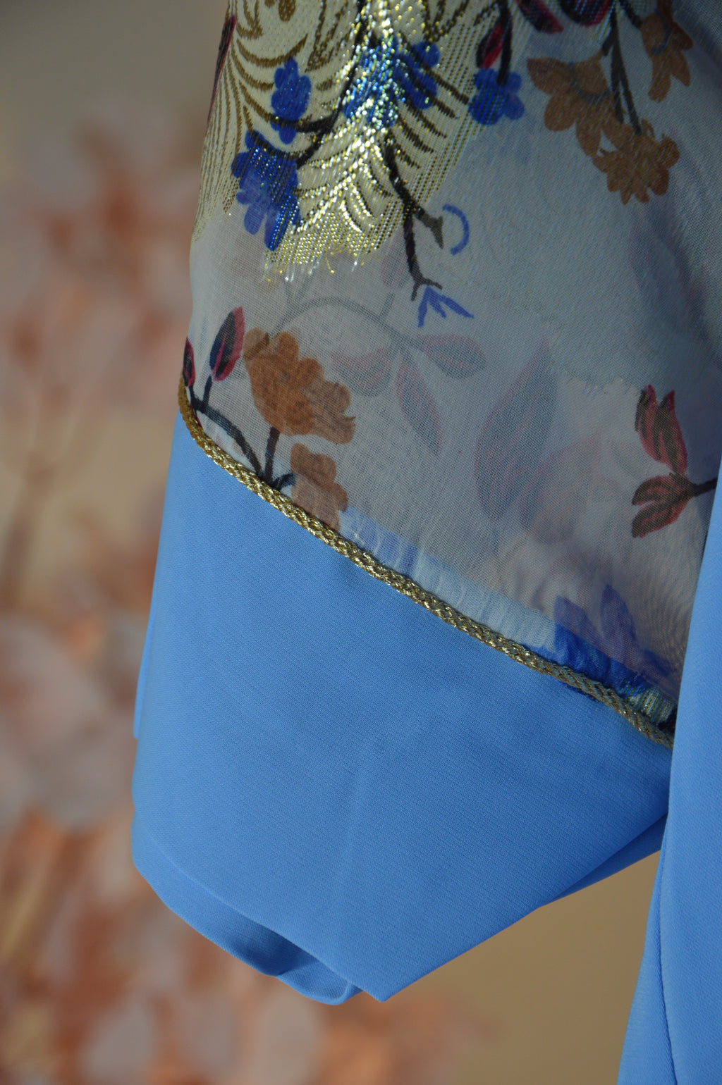 Gandoura bleu azur, broderies or & manches voile fleuri