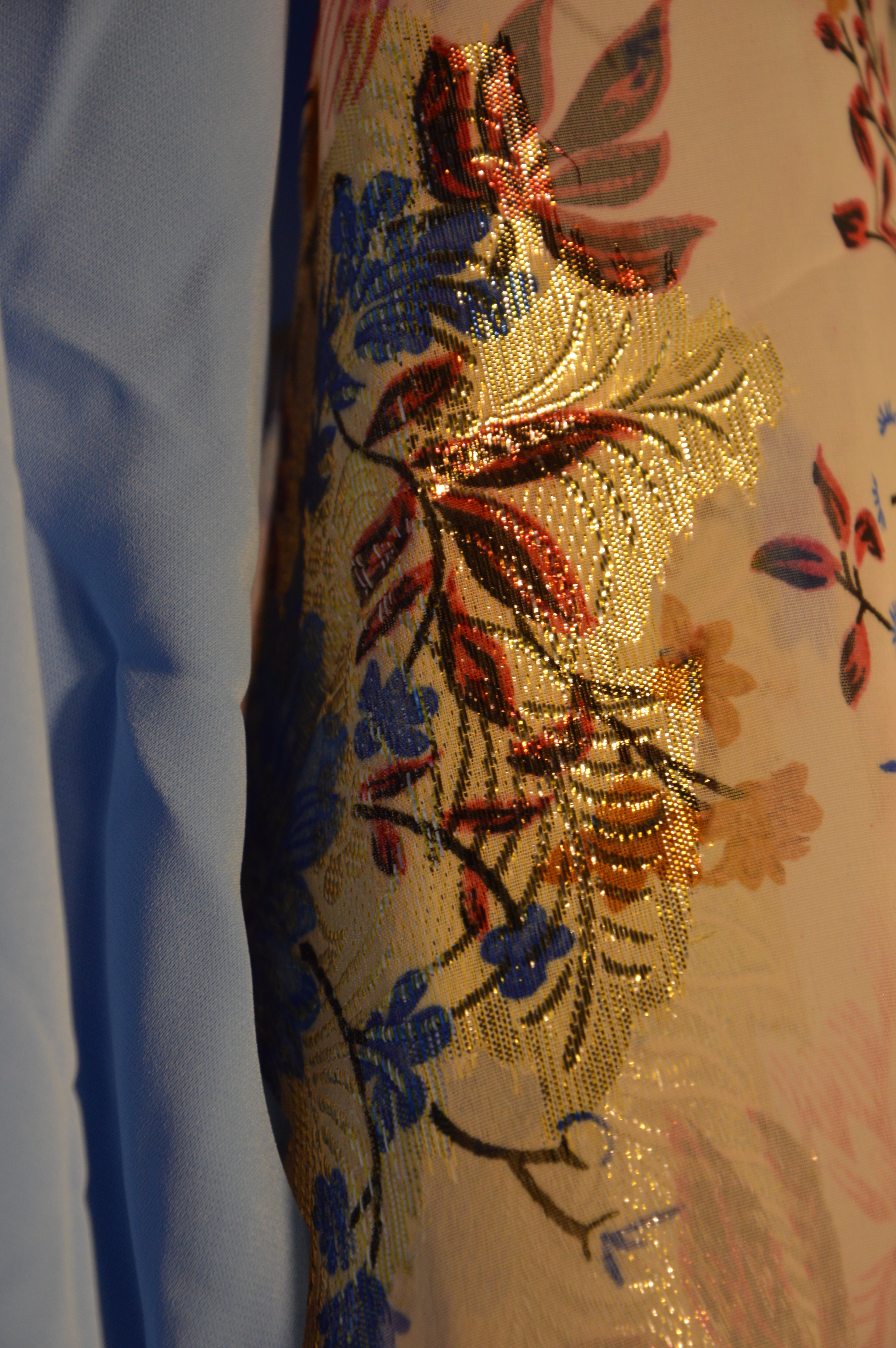 Gandoura bleu azur, broderies or & manches voile fleuri