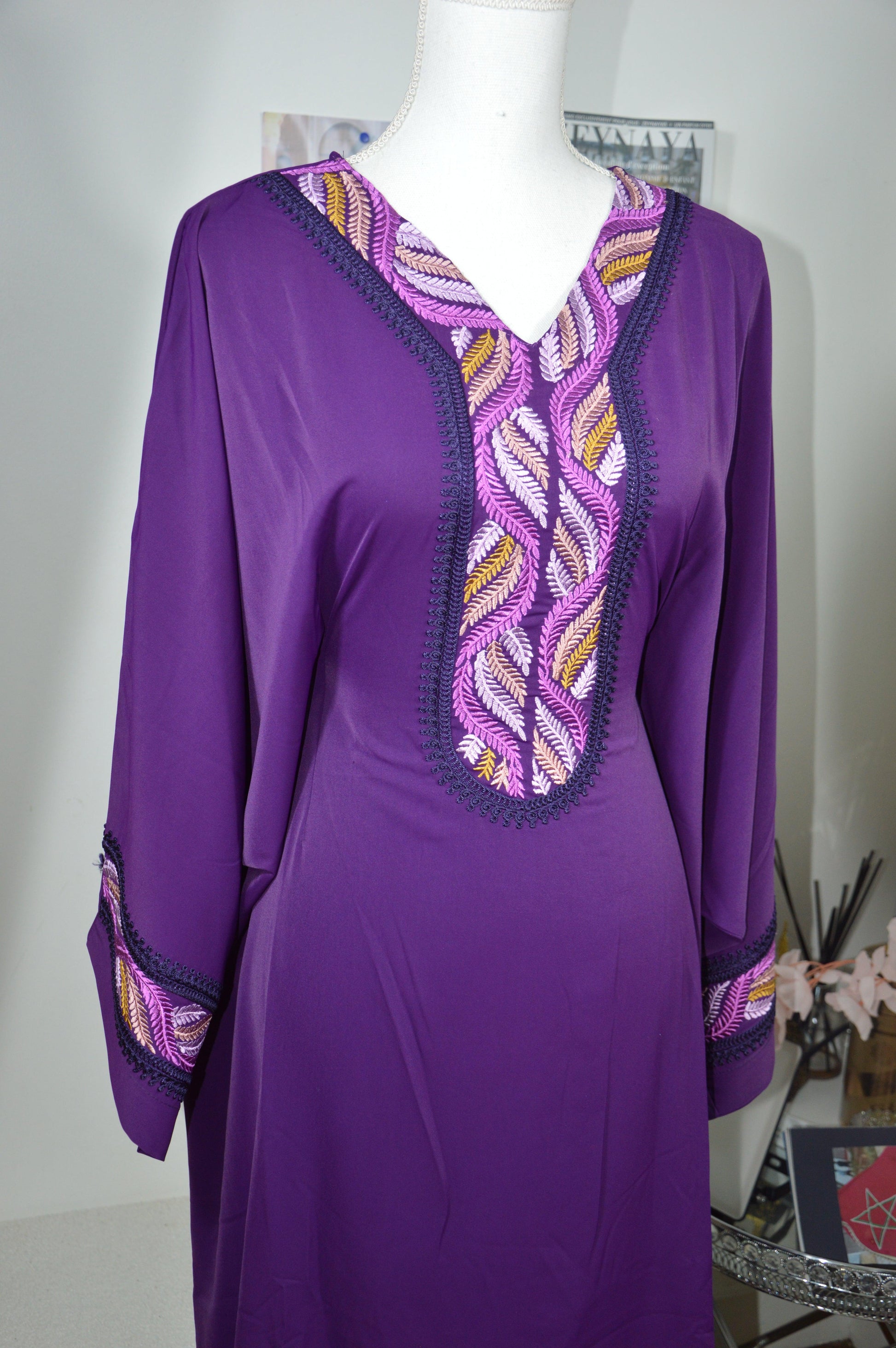 Gandoura farasha violet brodé vue de face - ZEYNAYA