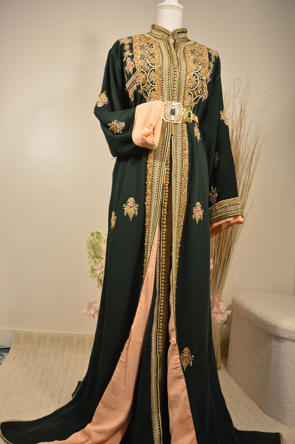 Takchita Col Montant Vert Sapin “Élégance Majestueuse”