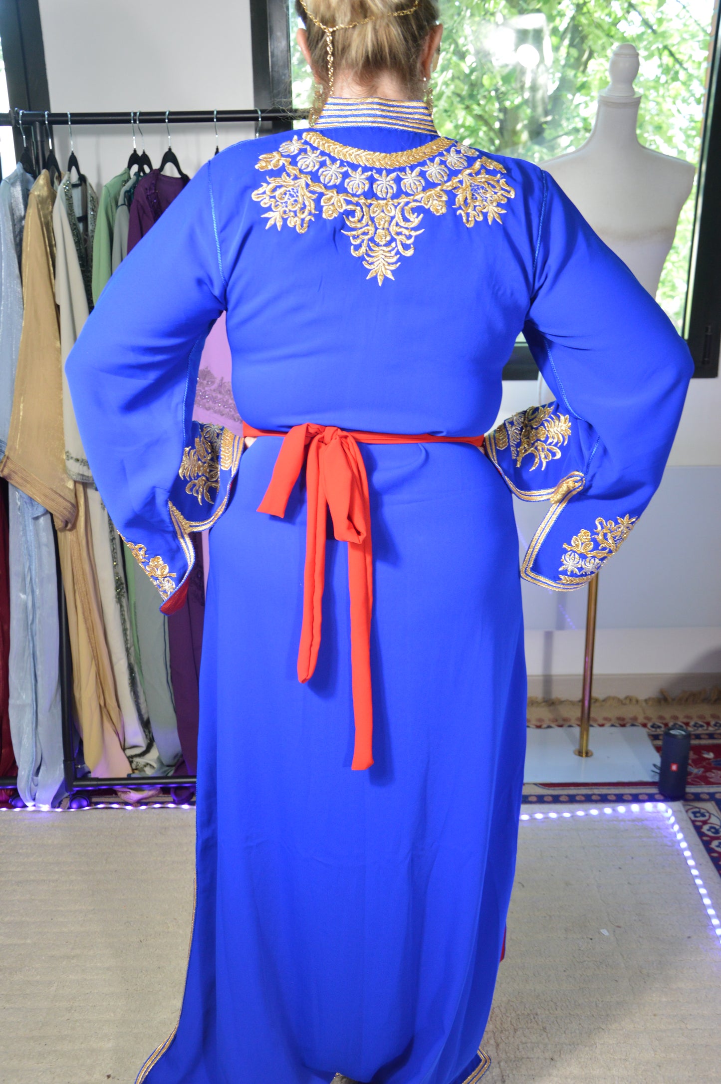 Caftan Brodé Bleu – Élégance Marocaine Artisanale