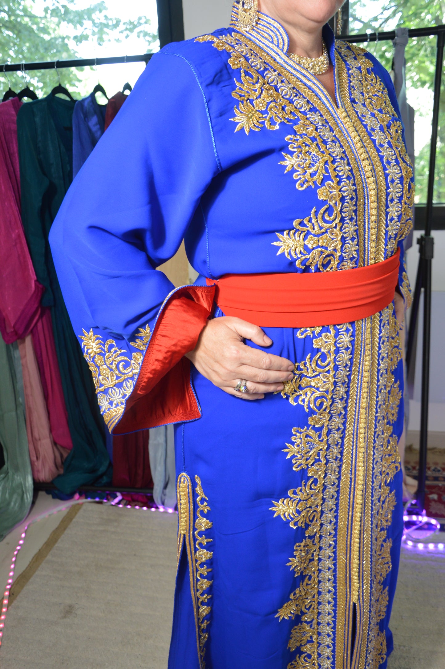 Caftan Brodé Bleu – Élégance Marocaine Artisanale