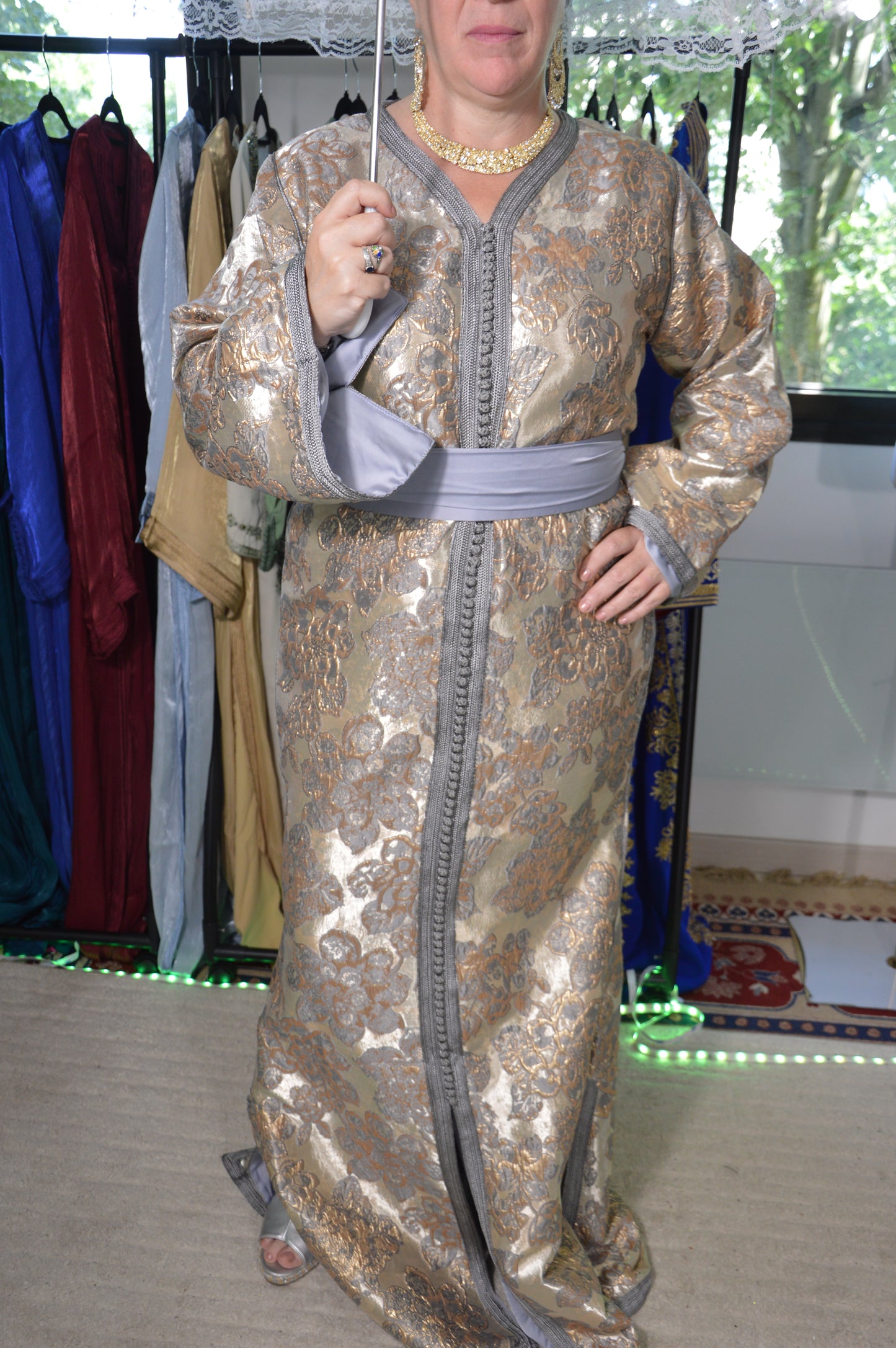 Caftan Sirène en Brocard – Coupe Ajustée Artisanale