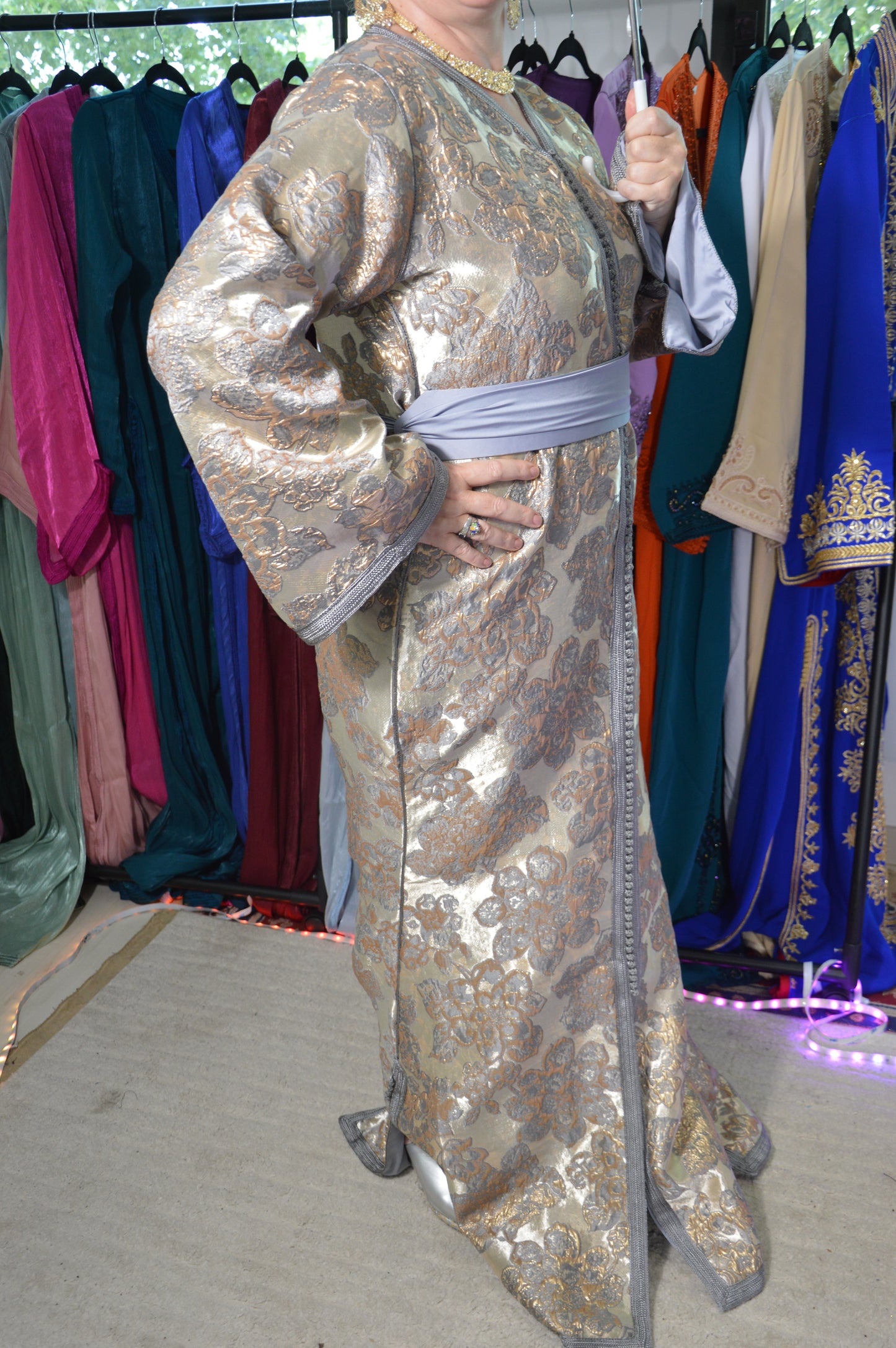 Caftan Sirène en Brocard – Coupe Ajustée Artisanale