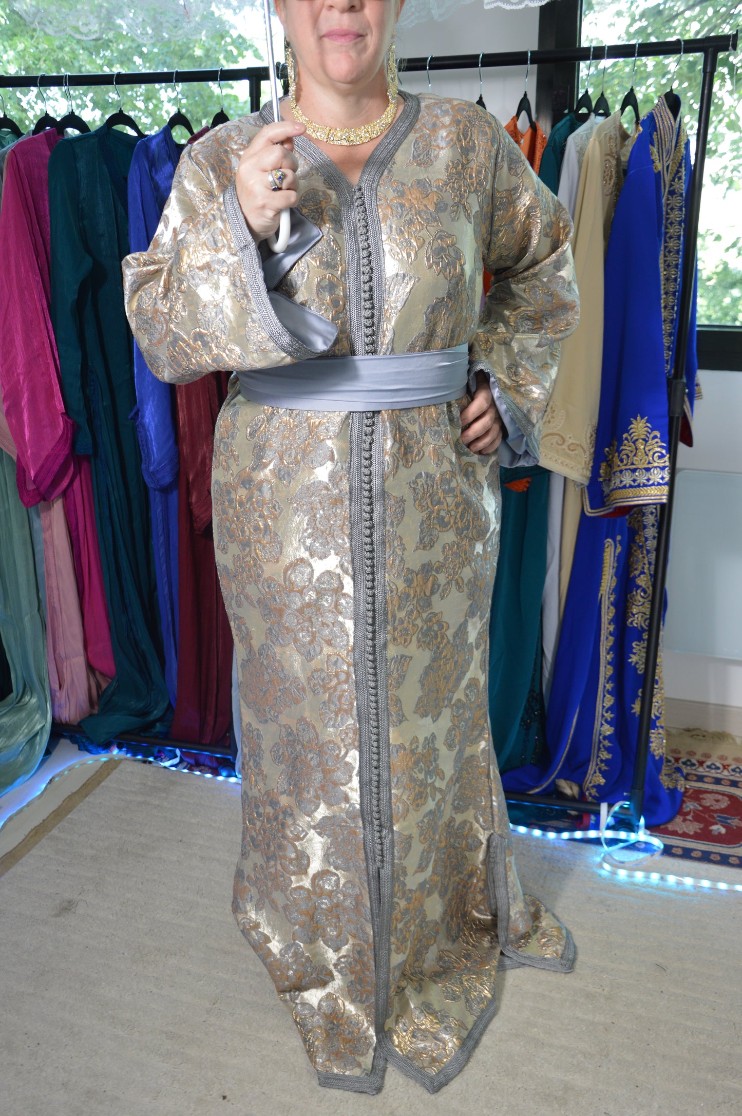 Caftan Sirène en Brocard – Coupe Ajustée Artisanale