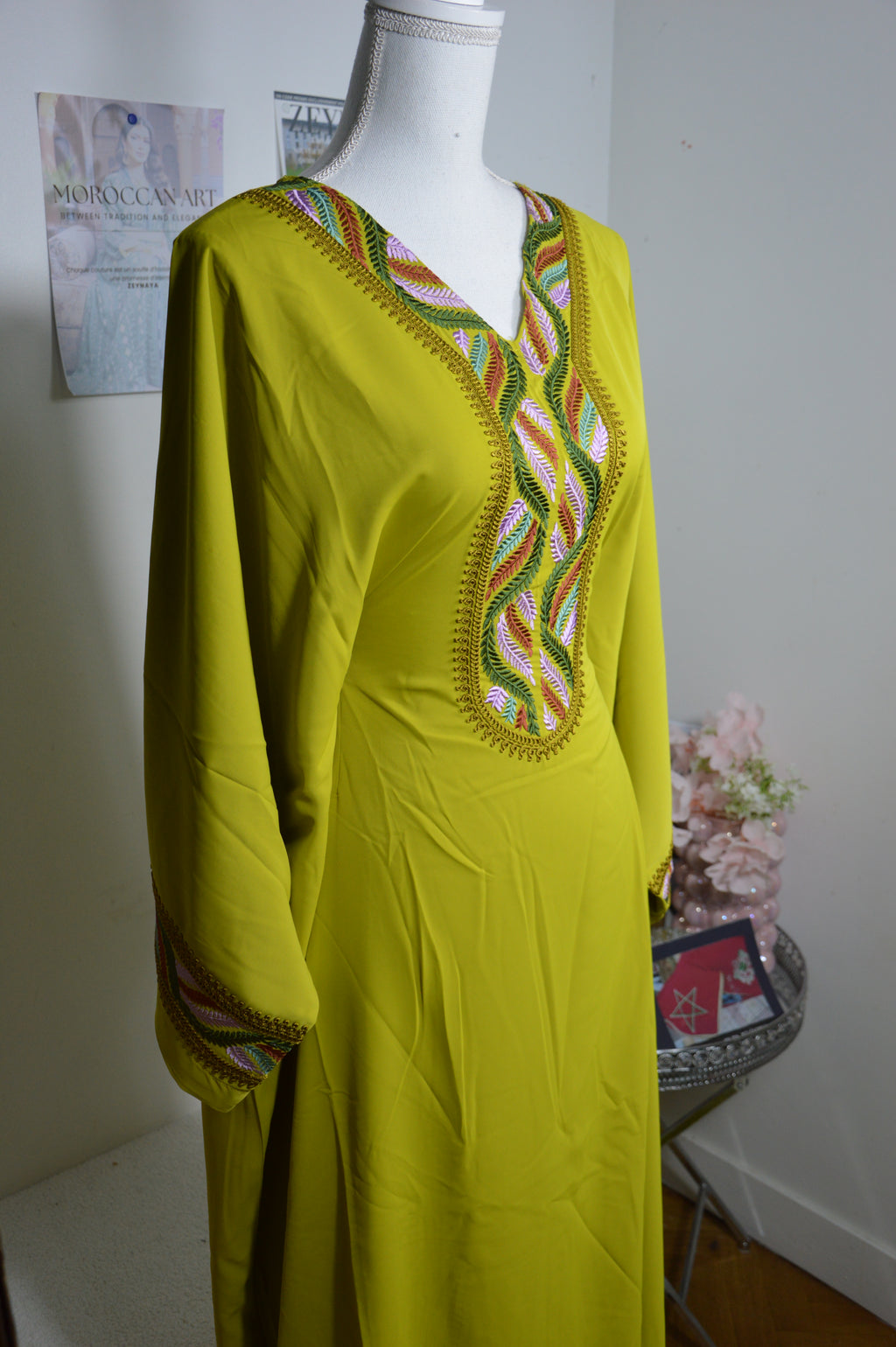 Gandoura farasha vert de cérémonie vue profil