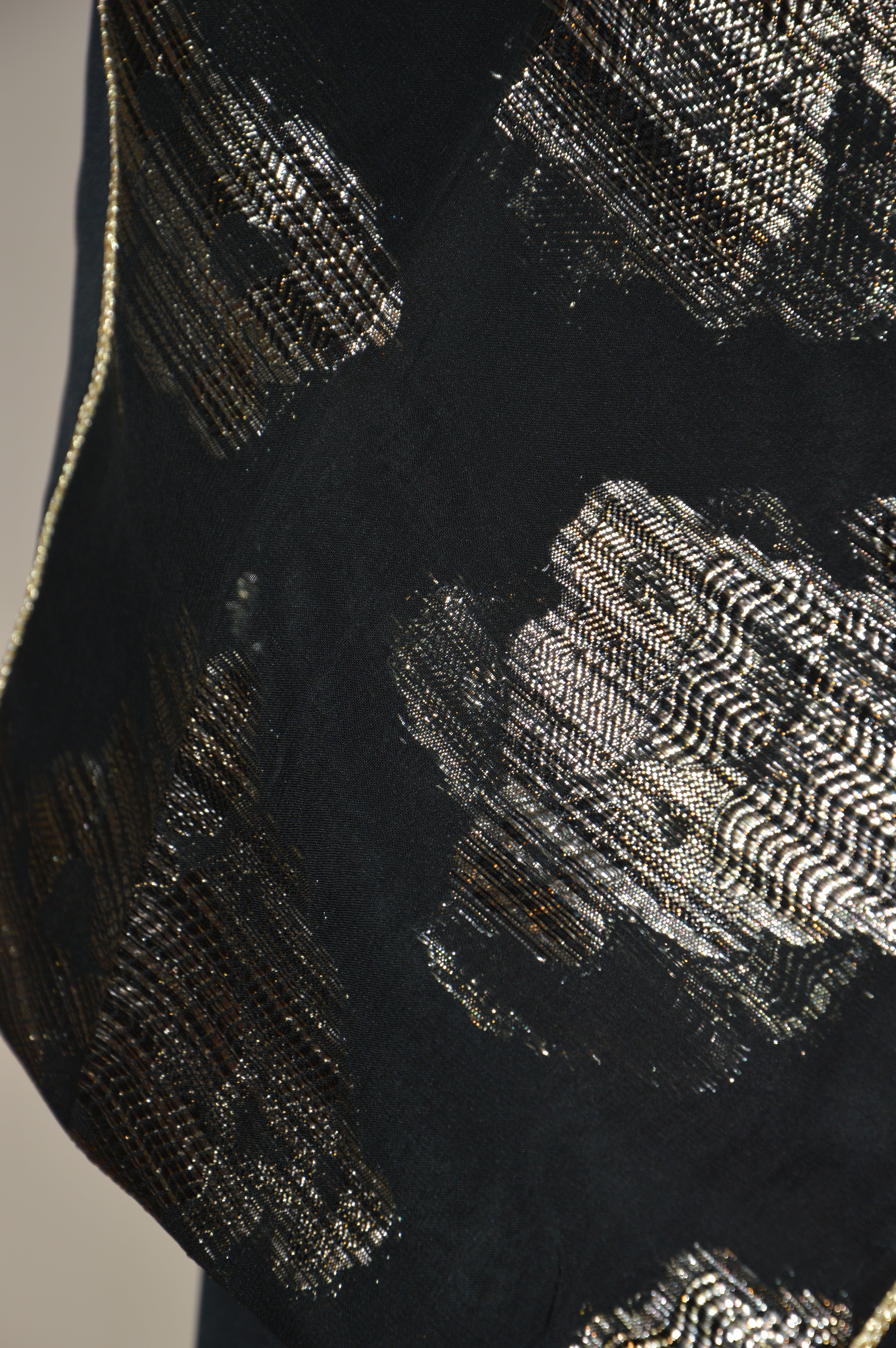 Gandoura noire brodée or – Manches métalliques