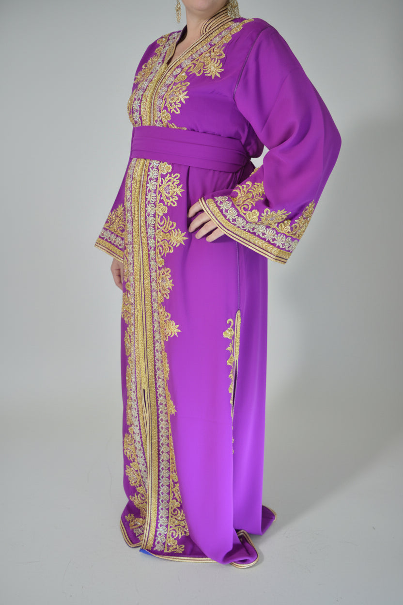 Caftan Framboise Brodé Or – Broderie Dorée Artisanale