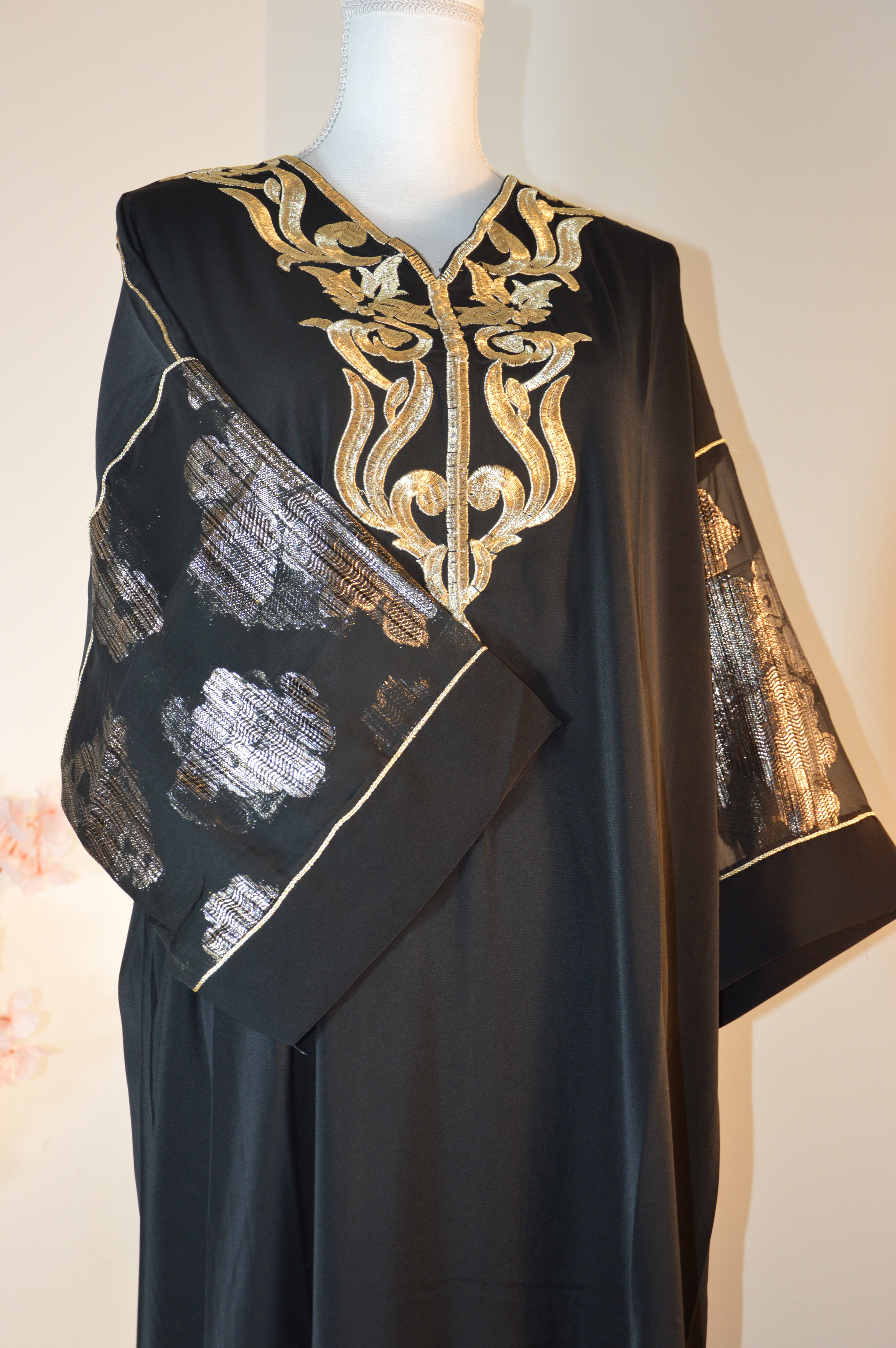 Gandoura noire brodée or – Manches métalliques