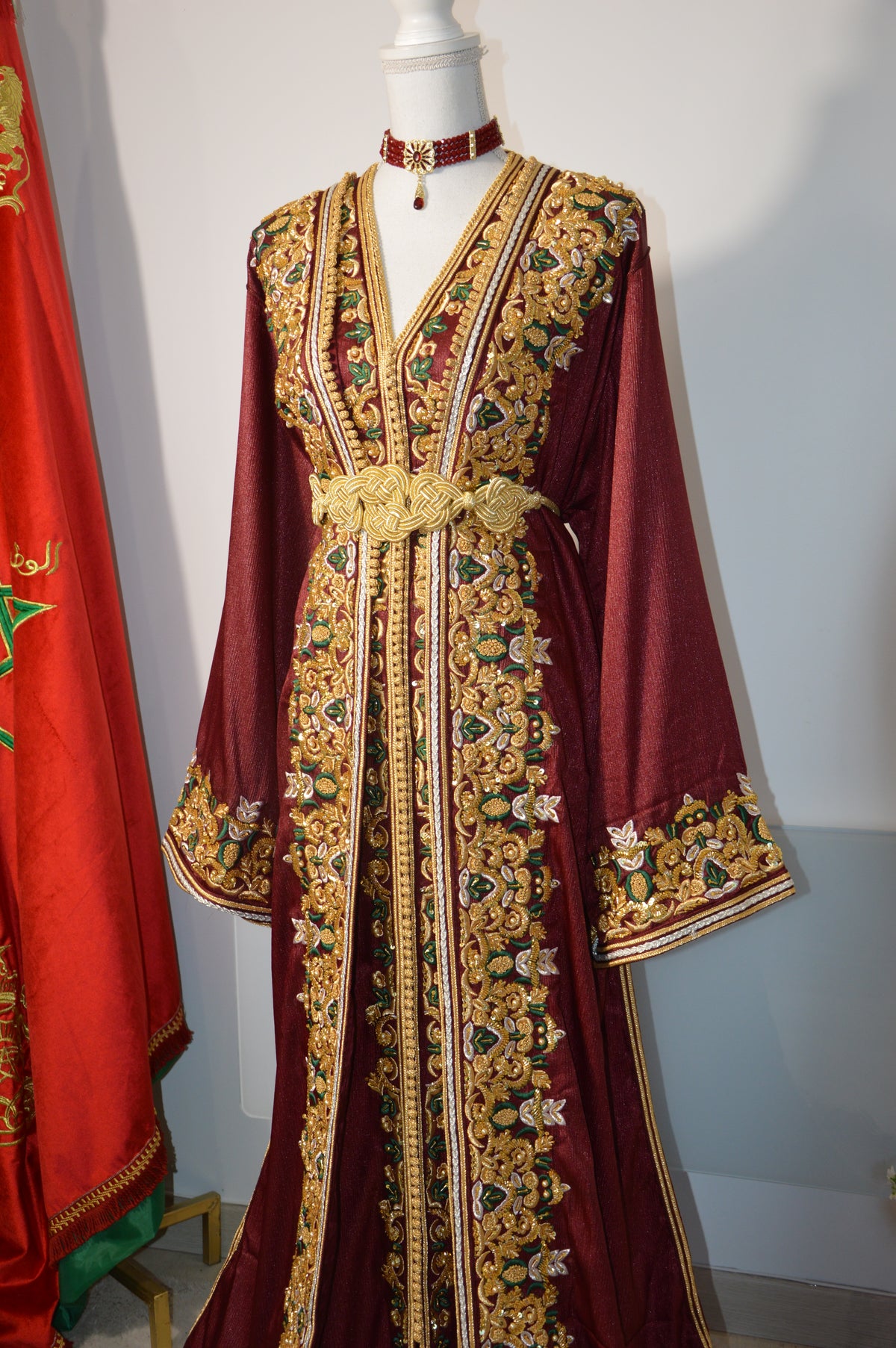 Takchita Anissa – Bordeaux Brodée & Perlée