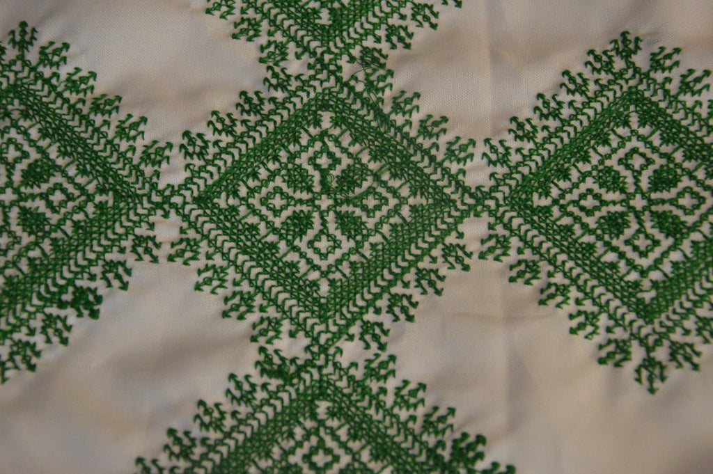 Parure de Table Brodée Verte avec ses Serviettes Assorties - Luxe Oriental