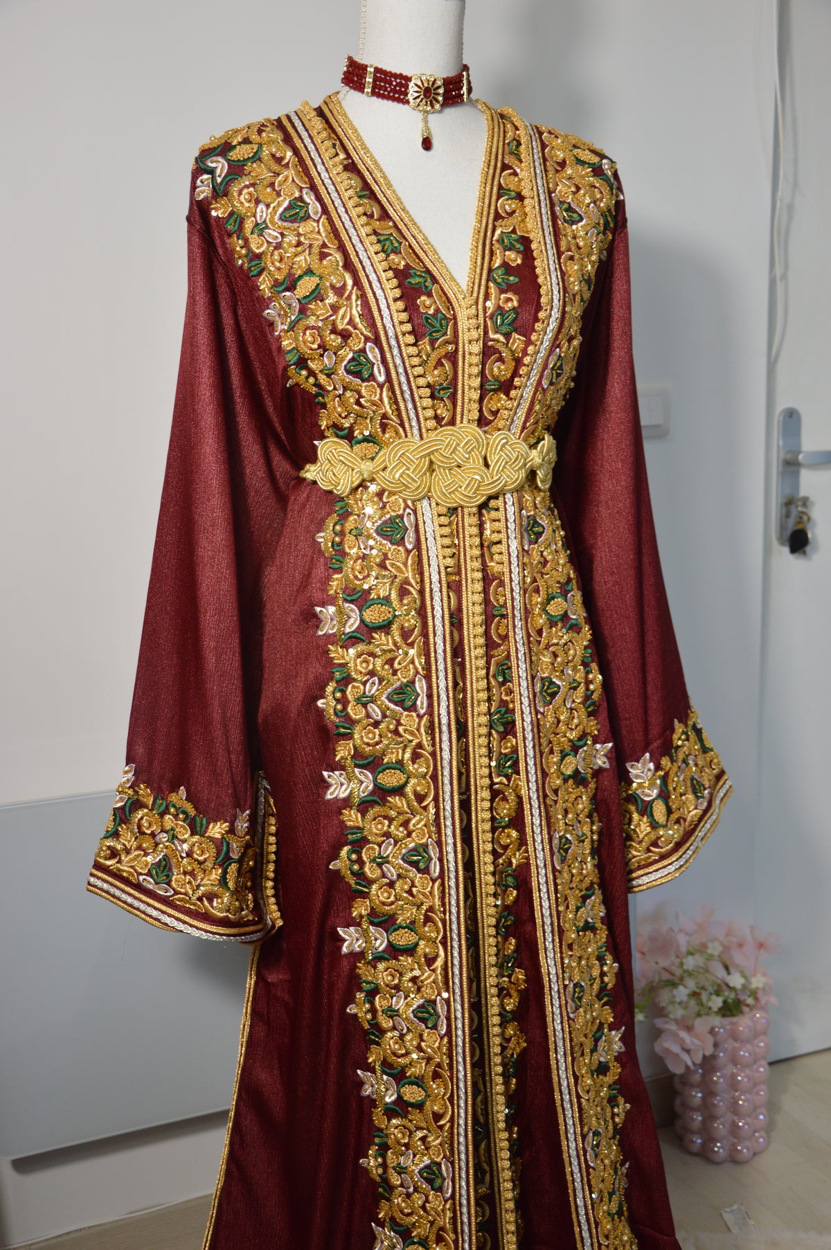 Takchita Anissa – Bordeaux Brodée & Perlée
