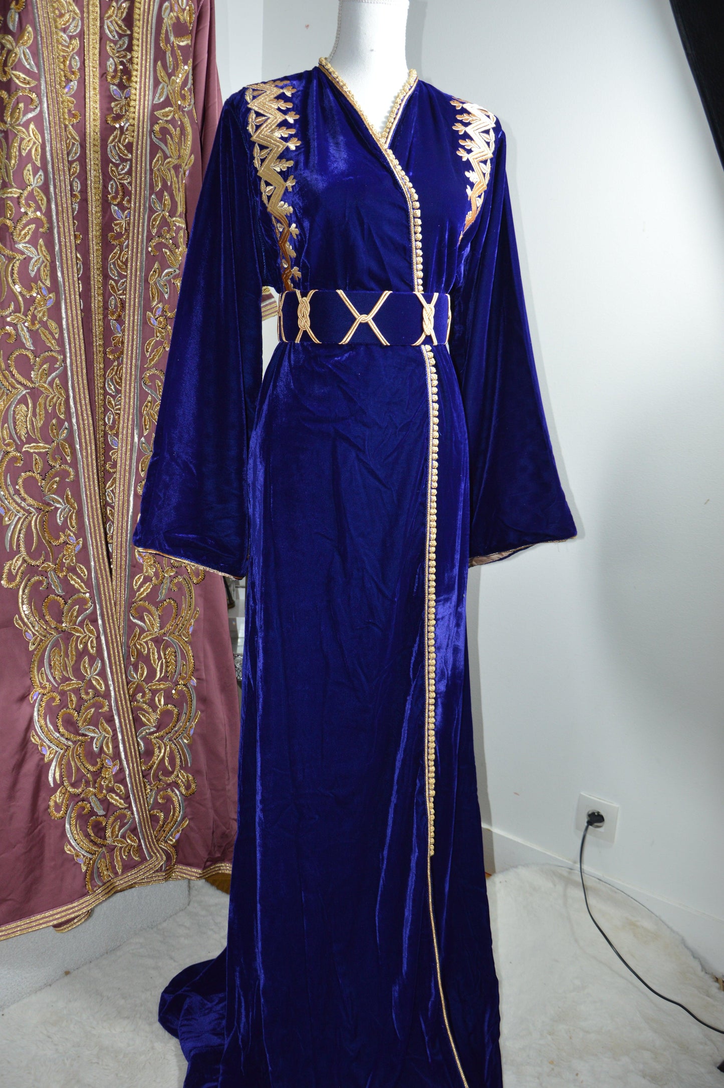 Caftan kimono velours bleu roi - Fermeture croisée cache coeur