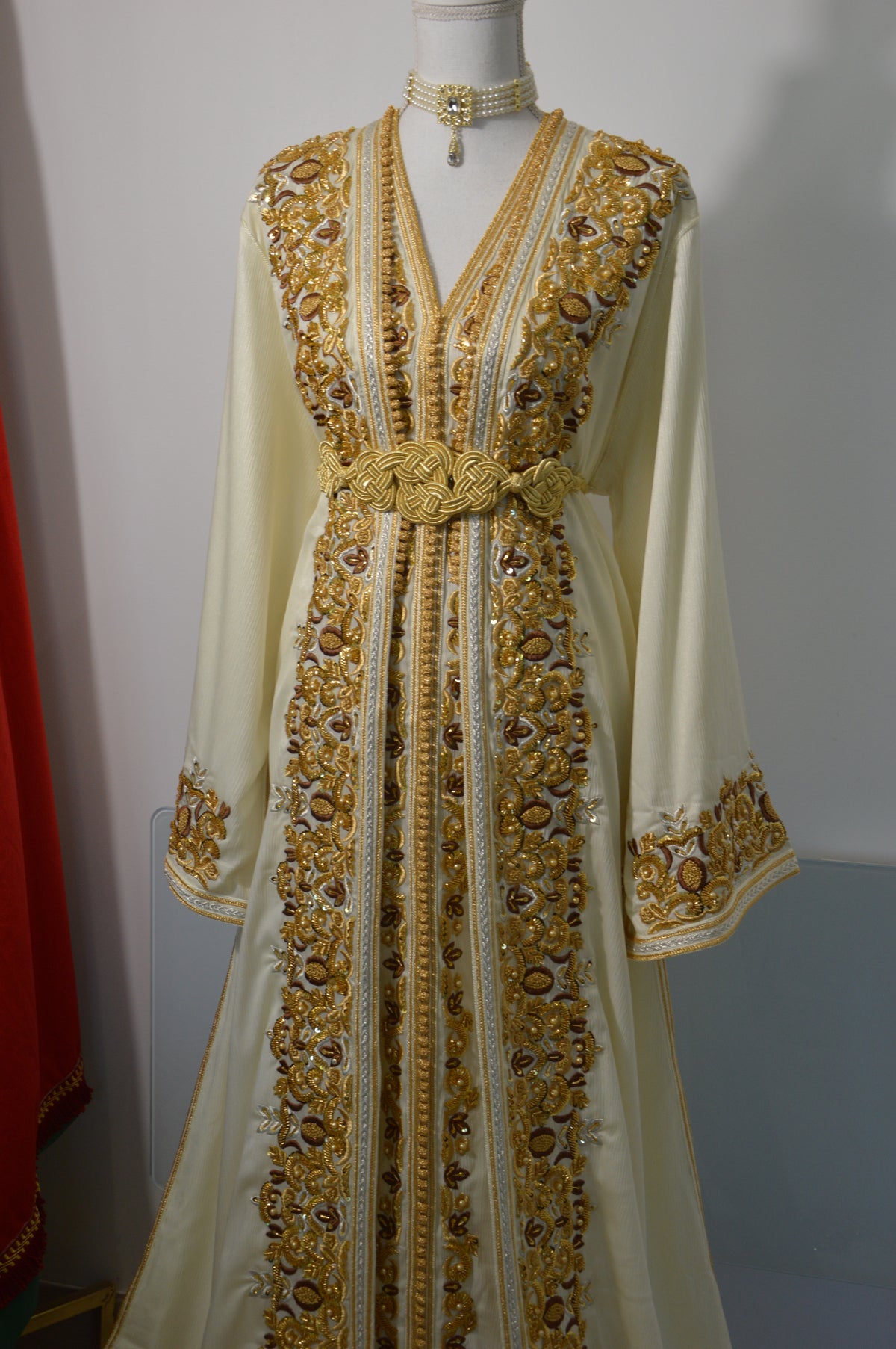 Takchita Anissa – Blanche, Or & Marron Perlée
