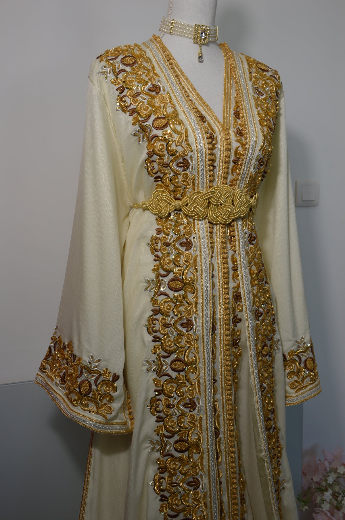 Takchita Anissa – Blanche, Or & Marron Perlée