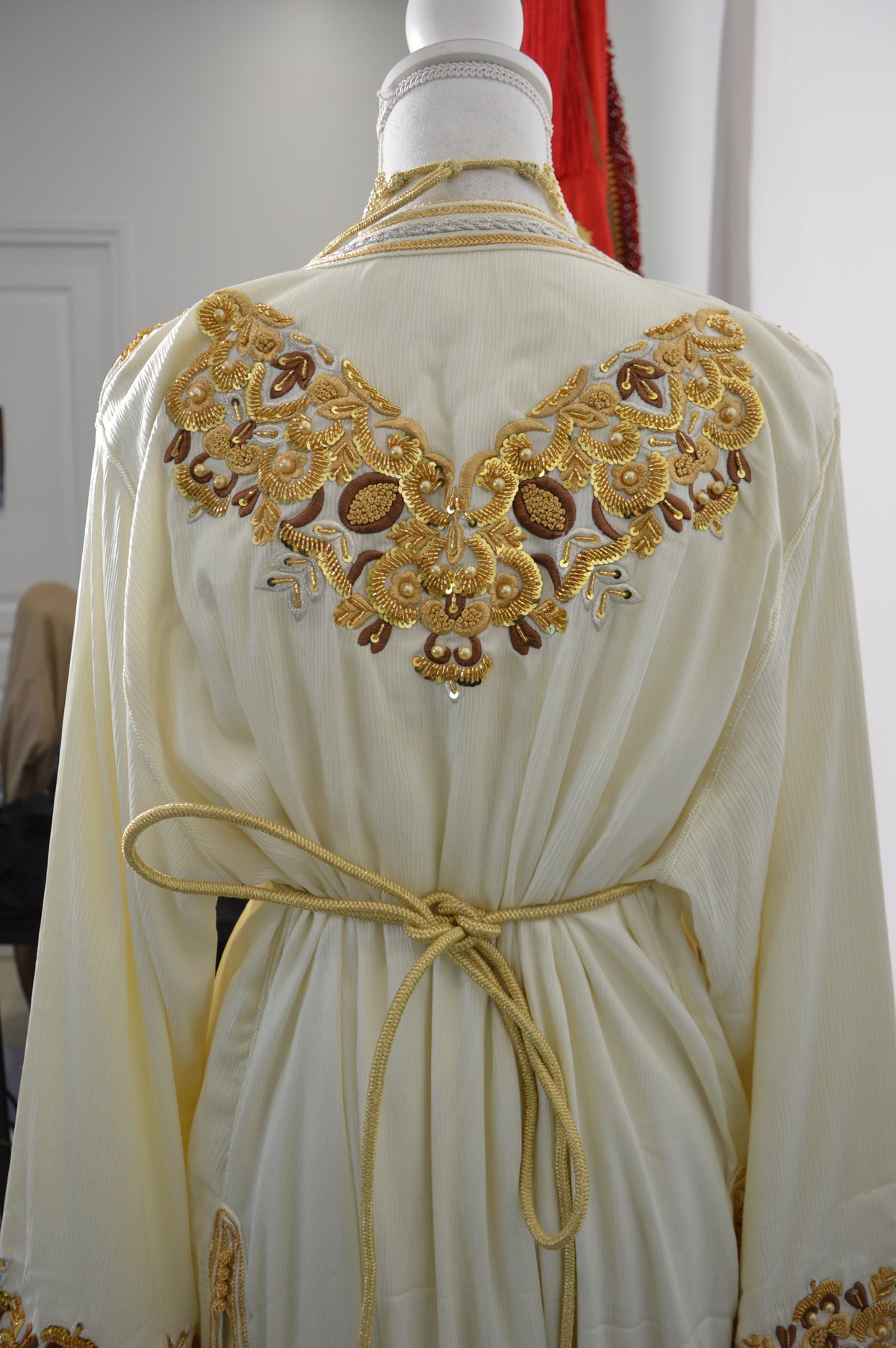 Takchita Anissa – Blanche, Or & Marron Perlée