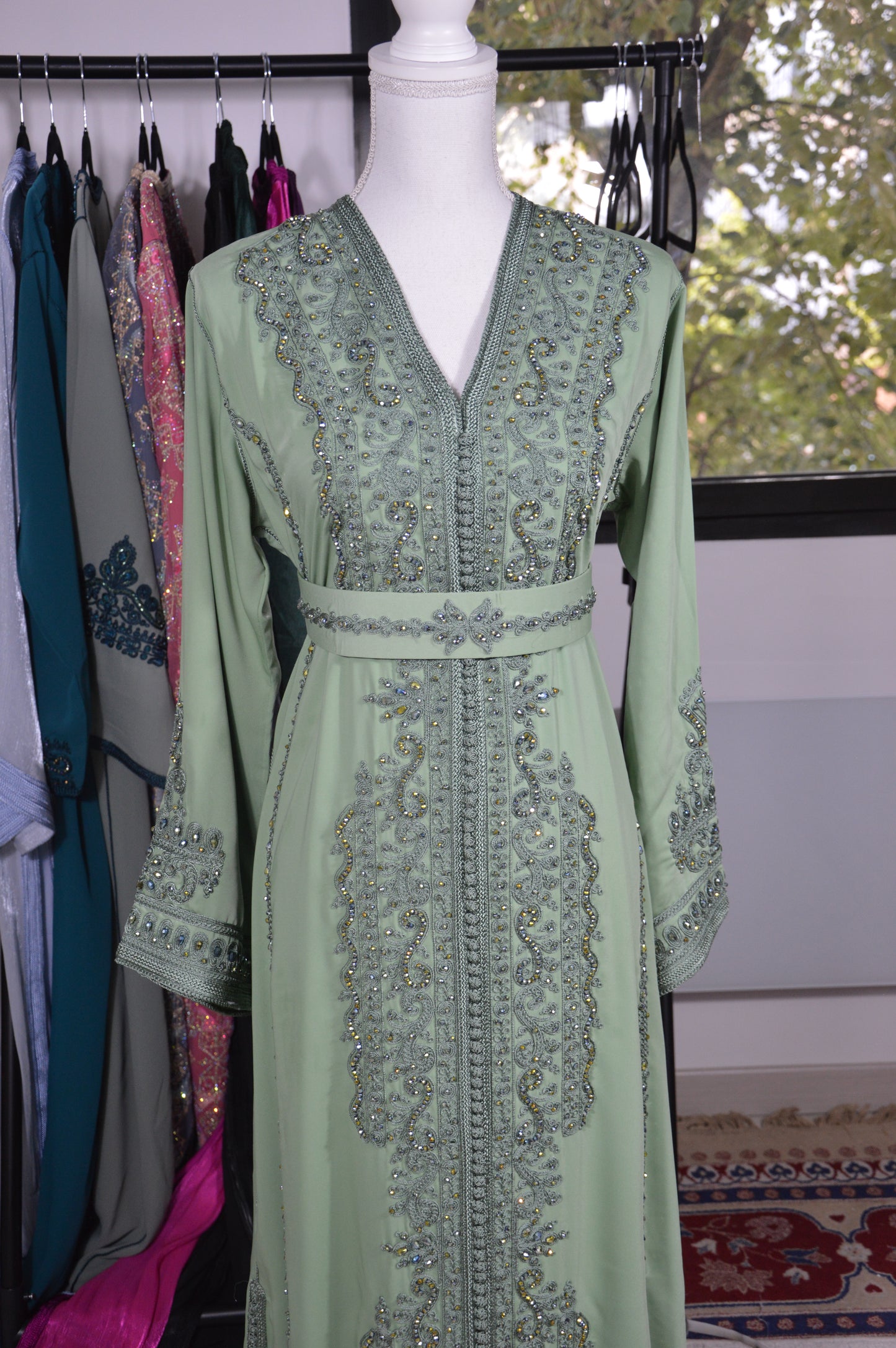 Caftan Perle Vert – Broderie Artisanale