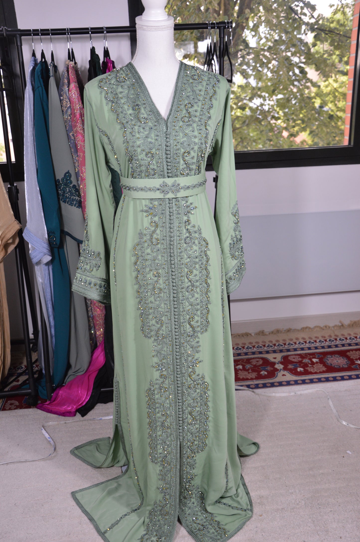 Caftan Perle Vert – Broderie Artisanale