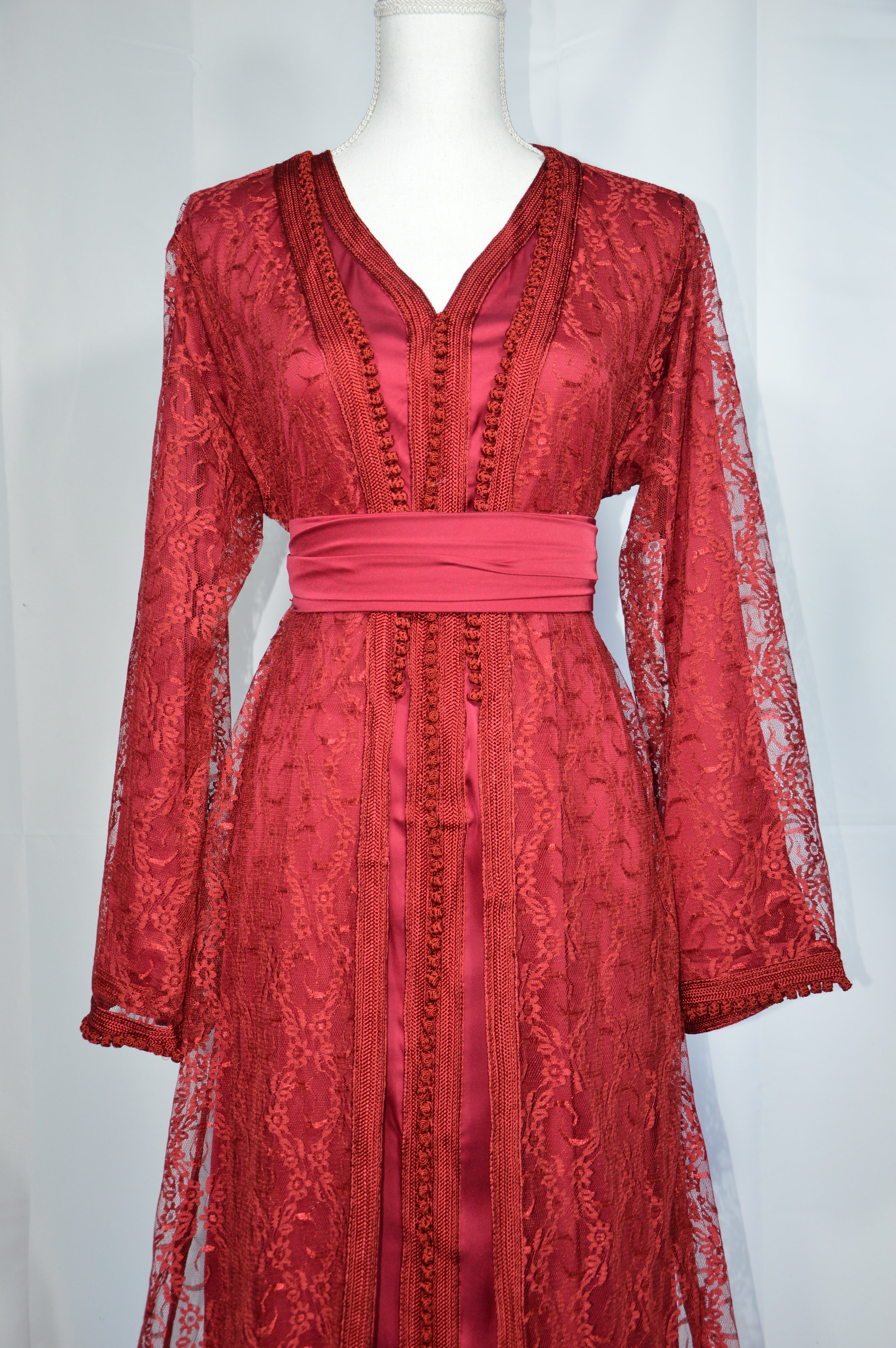 Takchita Bordeaux Prestige en Dentelle – Élégance Royale