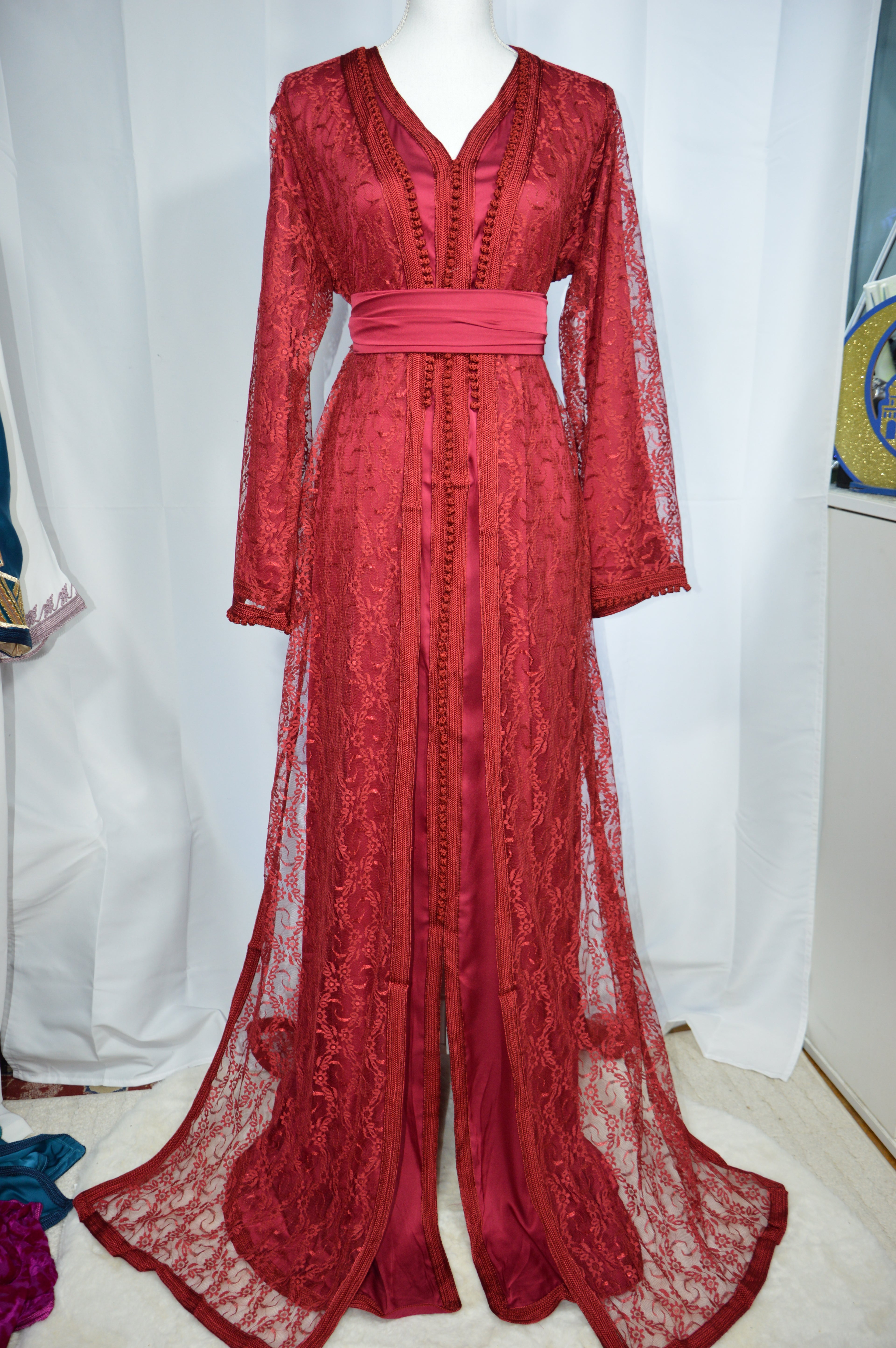 Takchita Bordeaux Prestige en Dentelle – Élégance Royale